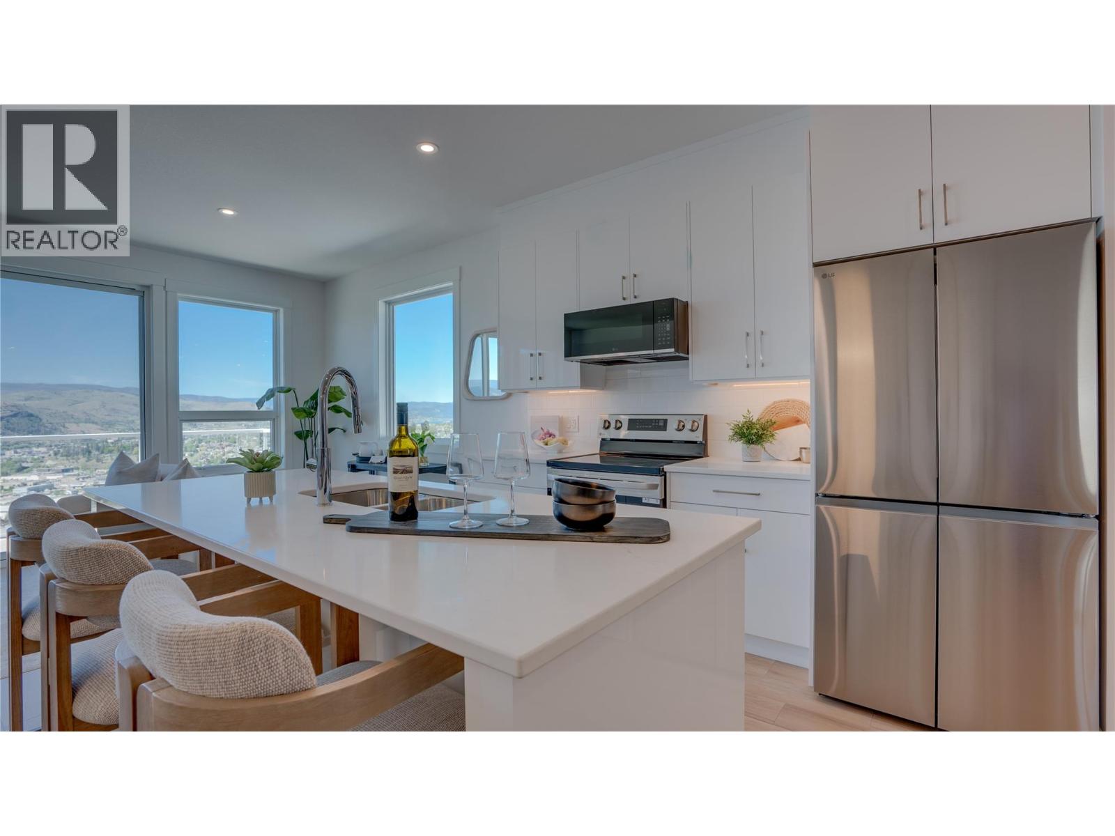 1050 Mt Revelstoke Place Unit# 2, Vernon, British Columbia  V1B 3Z9 - Photo 4 - 10387636