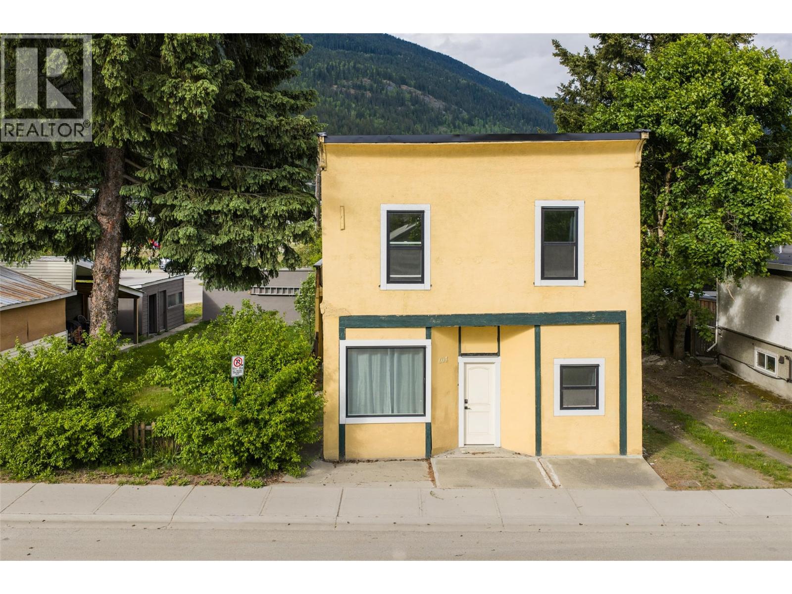 604 Fourth Street E, revelstoke, British Columbia