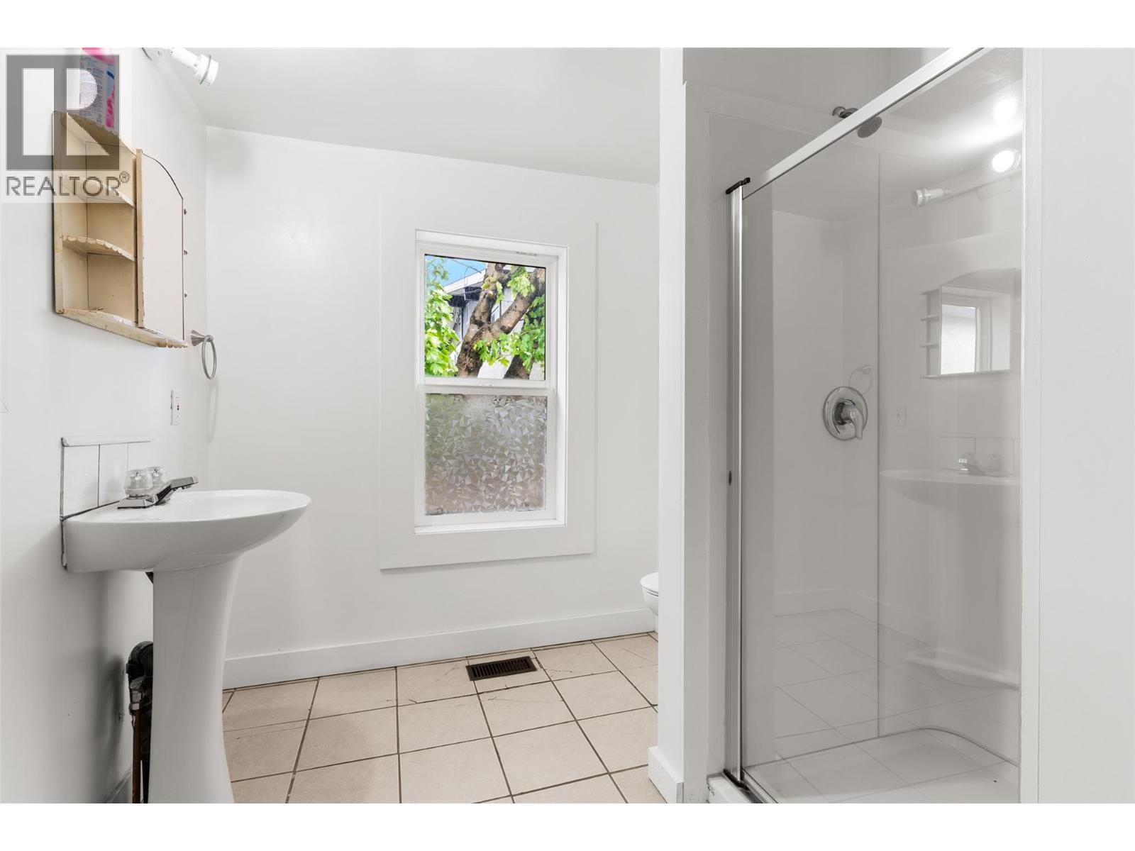604 Fourth Street E, Revelstoke, British Columbia  V0E 2S0 - Photo 17 - 10385422