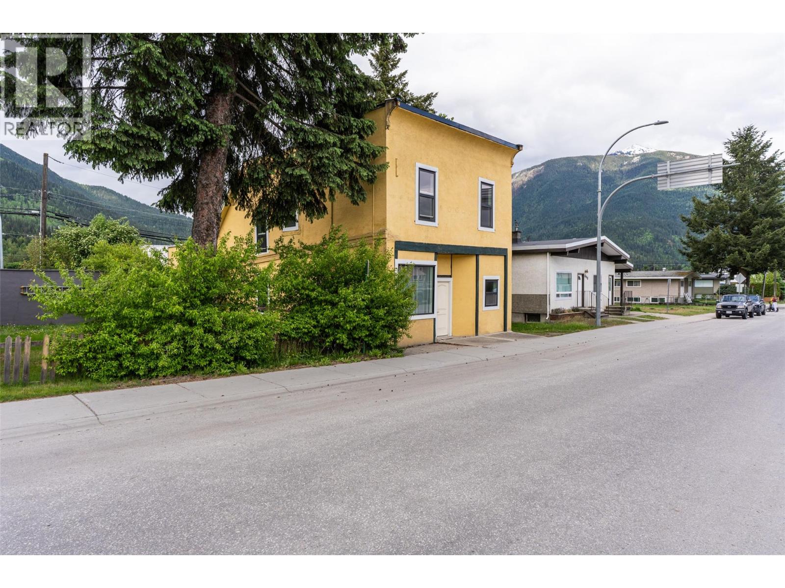 604 Fourth Street E, Revelstoke, British Columbia  V0E 2S0 - Photo 5 - 10385422