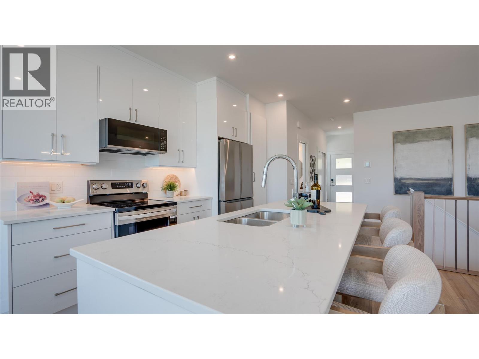 1050 Mt Revelstoke Place Unit# 3, Vernon, British Columbia  V1B 3Z9 - Photo 5 - 10387709
