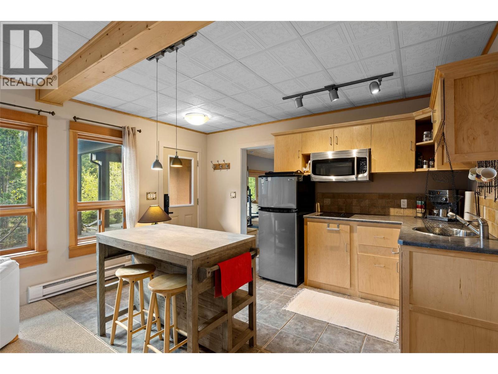 2402 Fairways Drive, Sun Peaks, British Columbia  V0E 5N0 - Photo 45 - 10387739