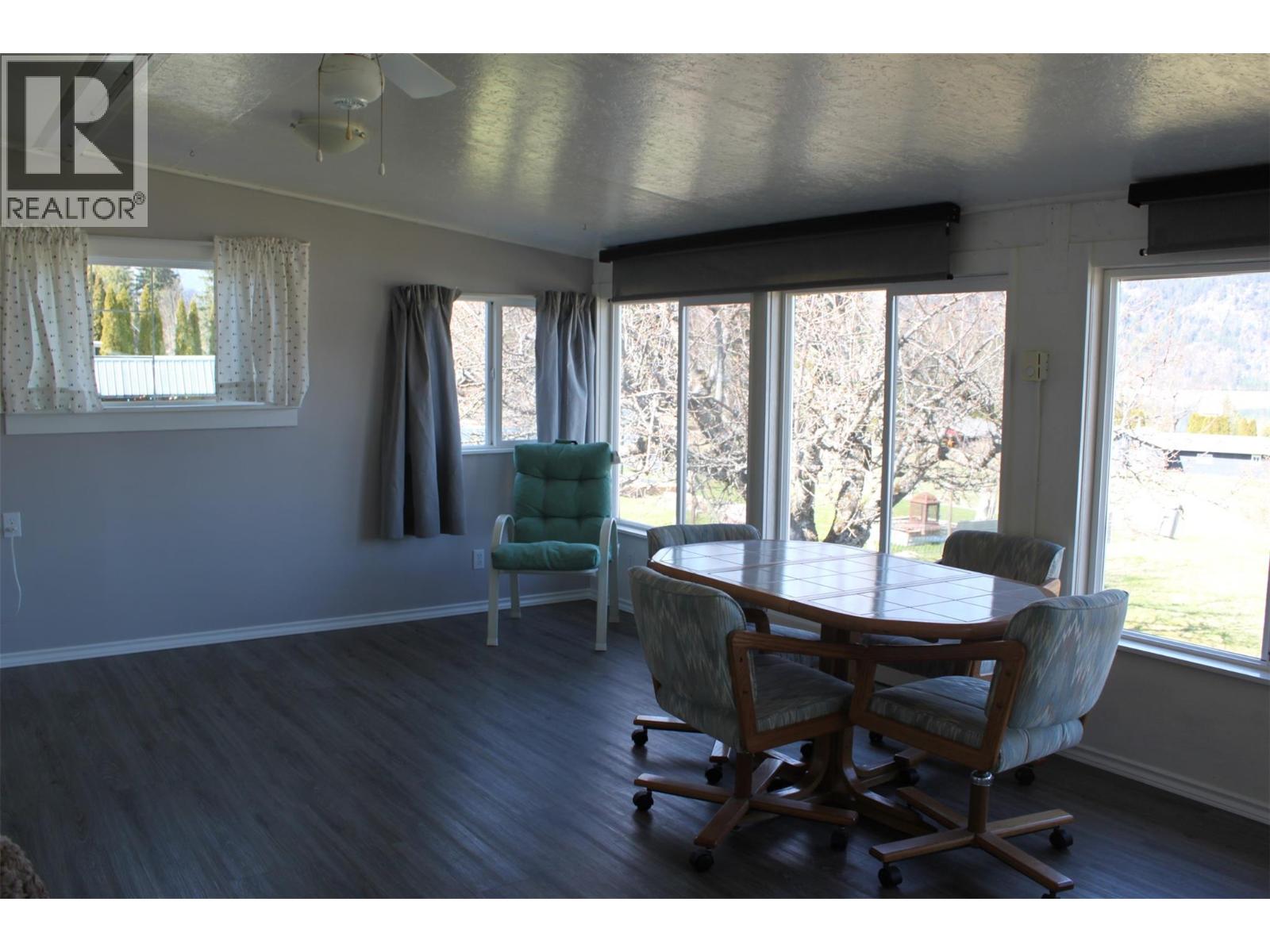 208 Maple Street, Fauquier, British Columbia  V0G 1J0 - Photo 10 - 10387465