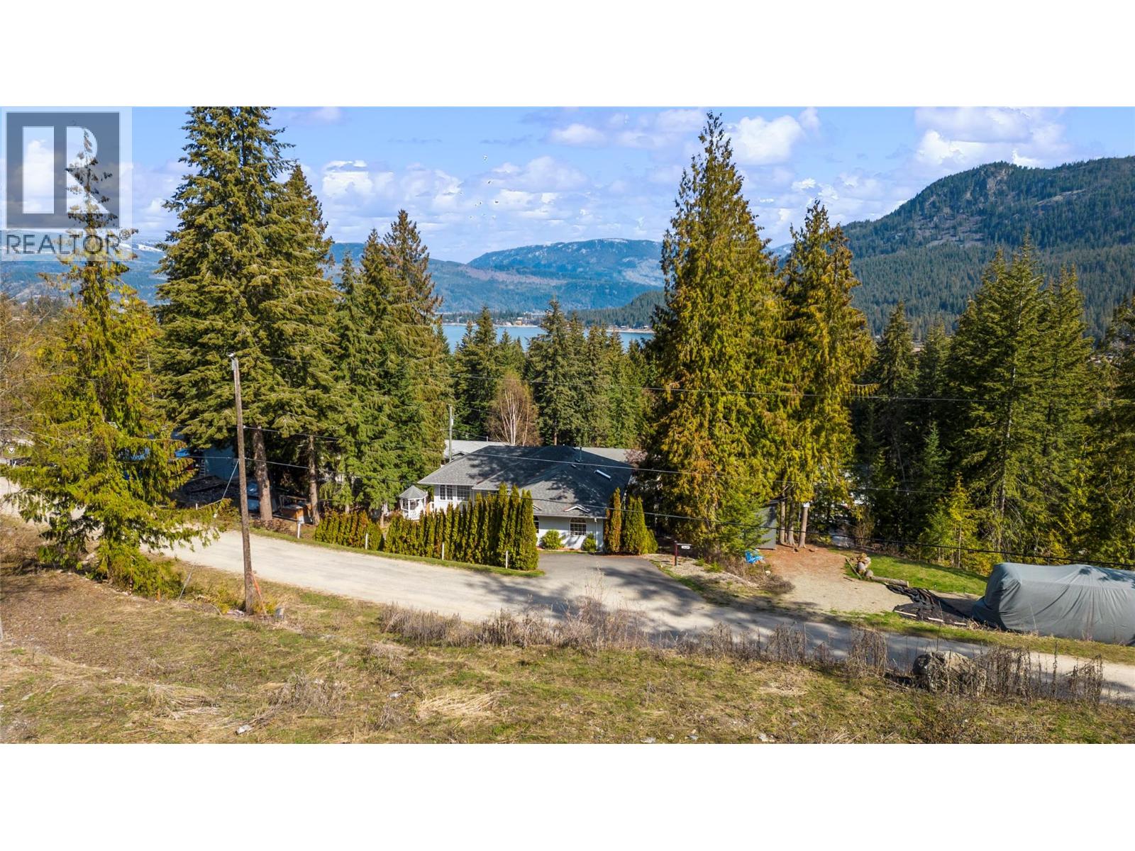 2622 Woodland Place, blind bay, British Columbia