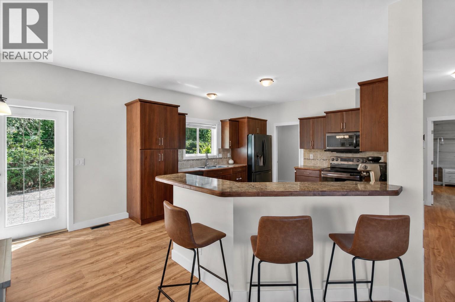 129 Birch Avenue, Kaleden, British Columbia  V0H 1K0 - Photo 4 - 10387582