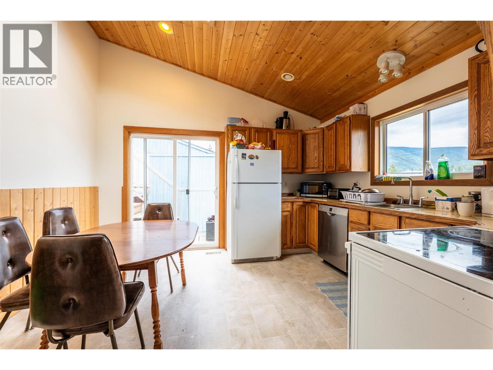 703 West Innes Street, Nelson, British Columbia  V1L 3J4 - Photo 9 - 10387679