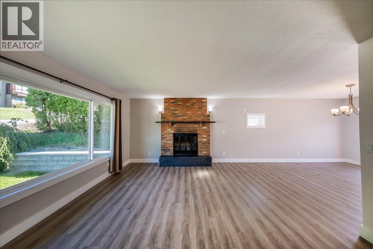909 7th Street, Montrose, British Columbia  V0G 1P0 - Photo 13 - 10387602