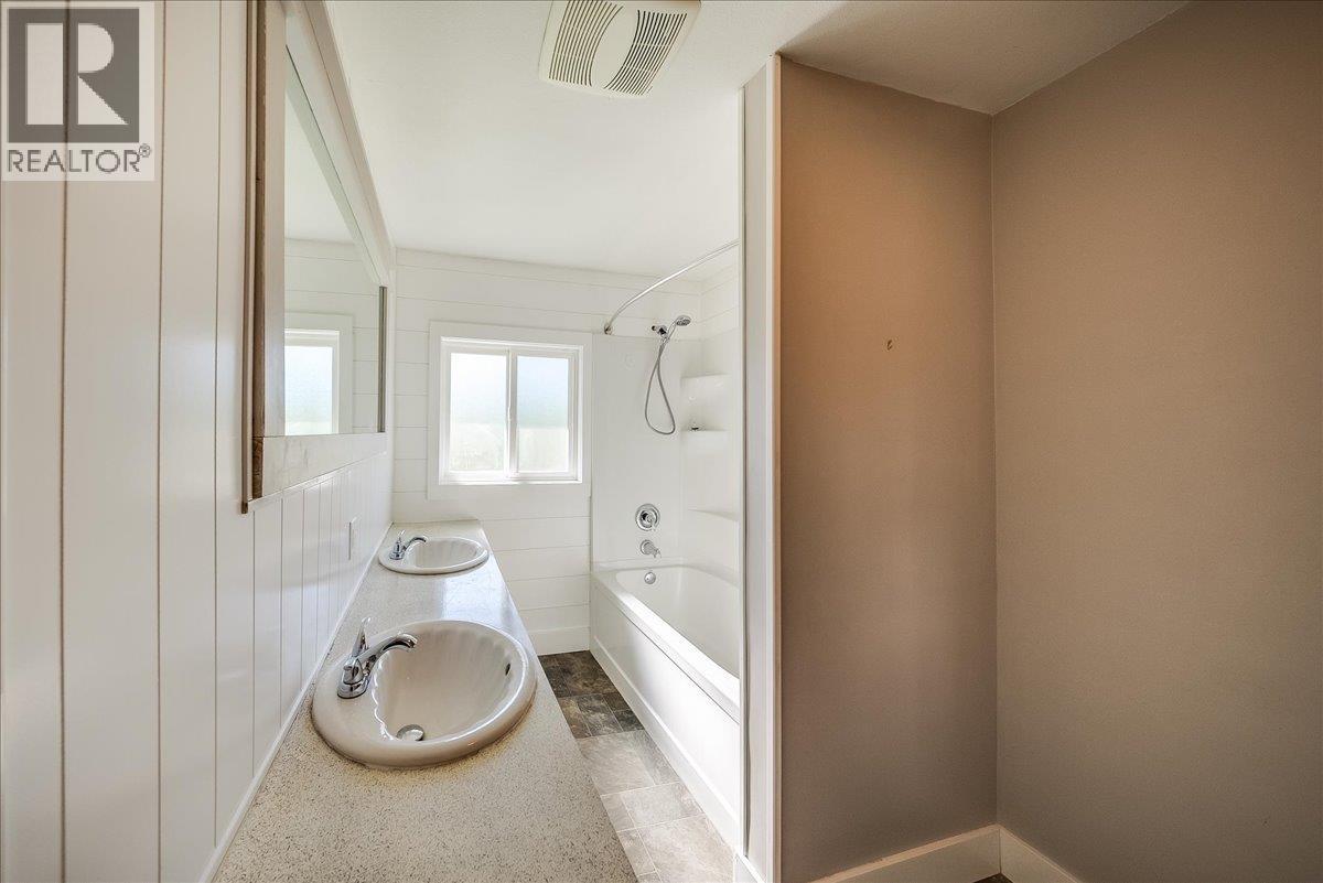 909 7th Street, Montrose, British Columbia  V0G 1P0 - Photo 15 - 10387602