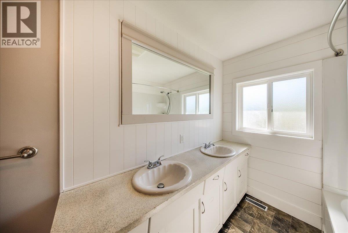 909 7th Street, Montrose, British Columbia  V0G 1P0 - Photo 16 - 10387602