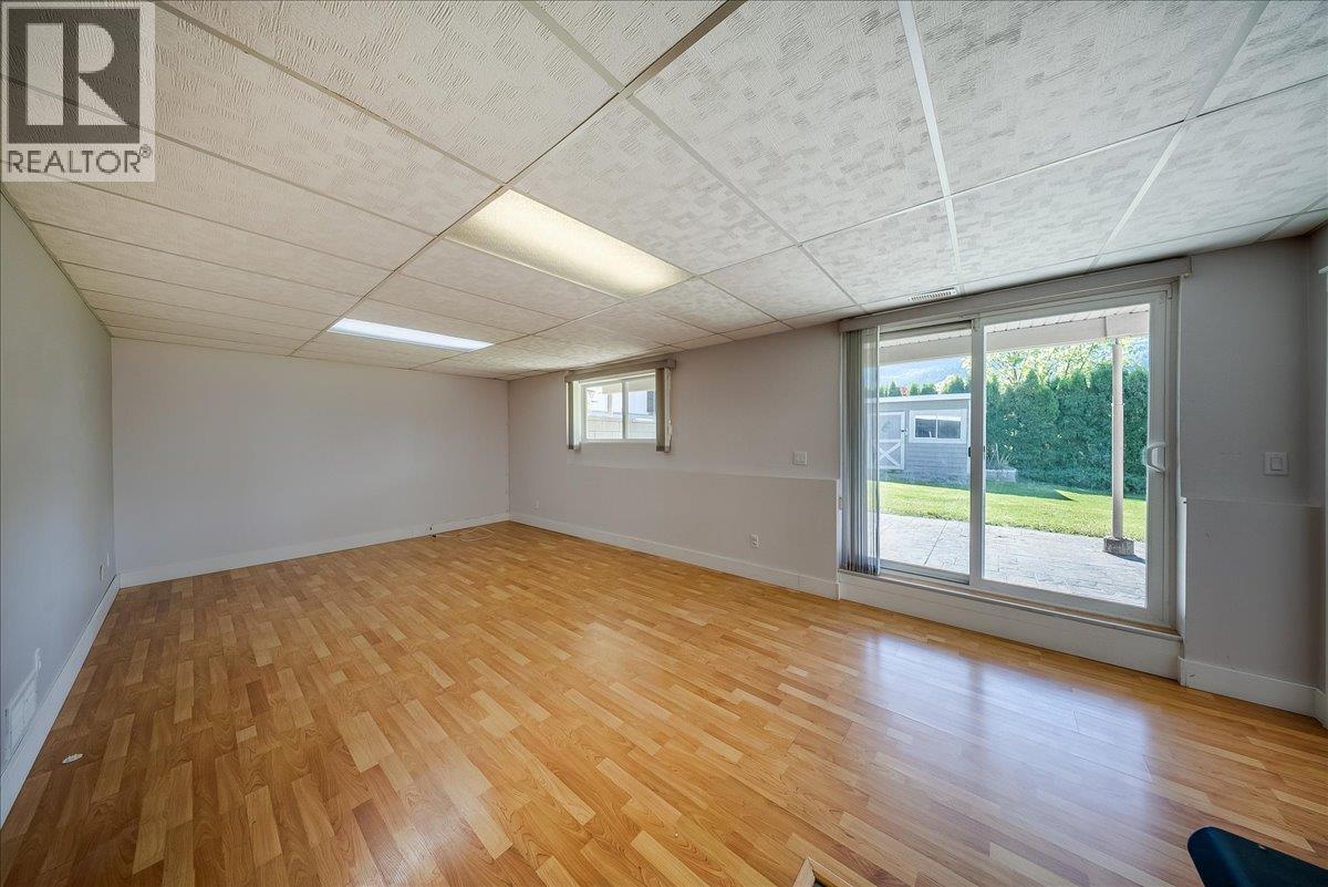 909 7th Street, Montrose, British Columbia  V0G 1P0 - Photo 28 - 10387602