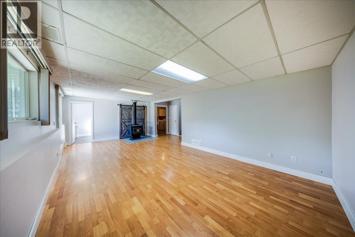 909 7th Street, Montrose, British Columbia  V0G 1P0 - Photo 30 - 10387602