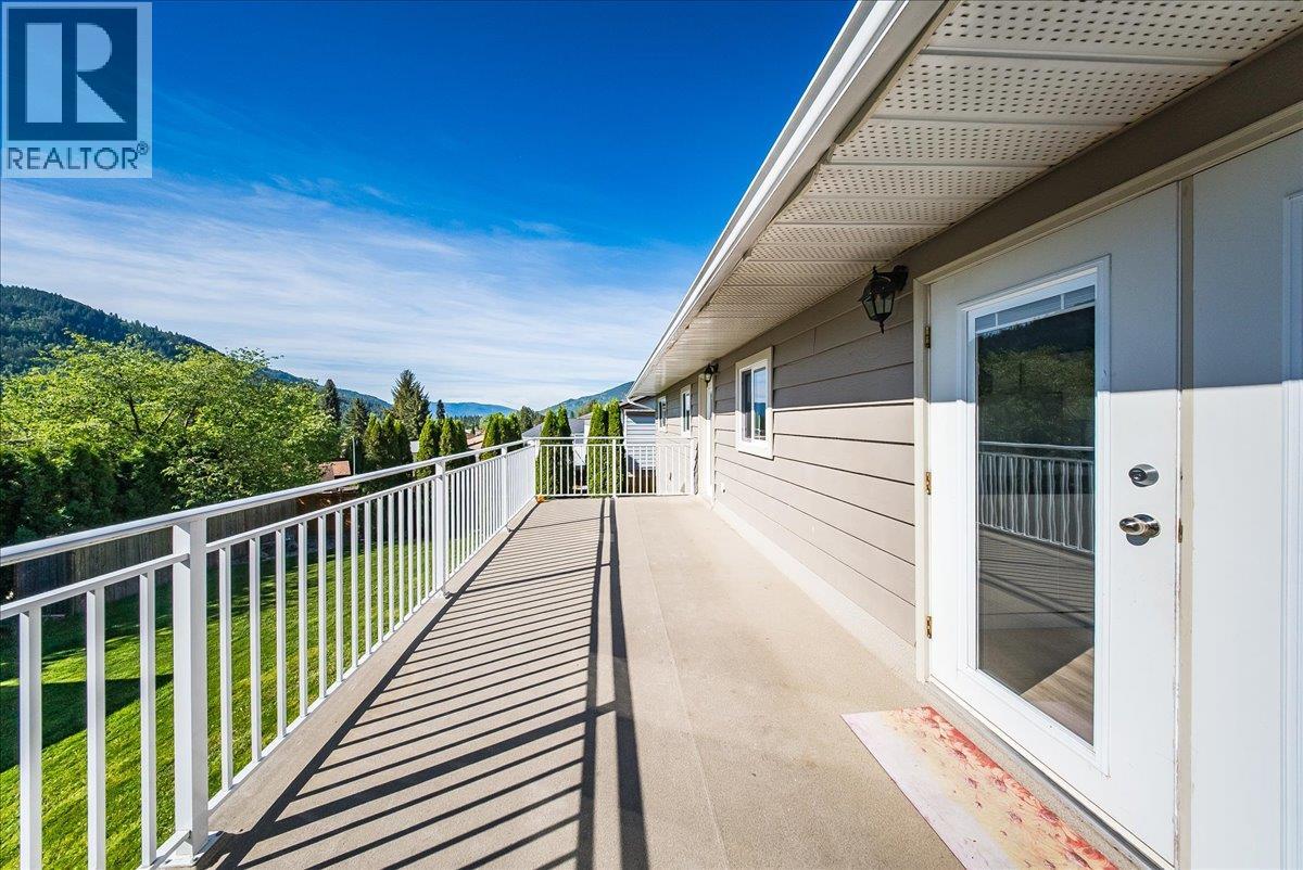 909 7th Street, Montrose, British Columbia  V0G 1P0 - Photo 41 - 10387602