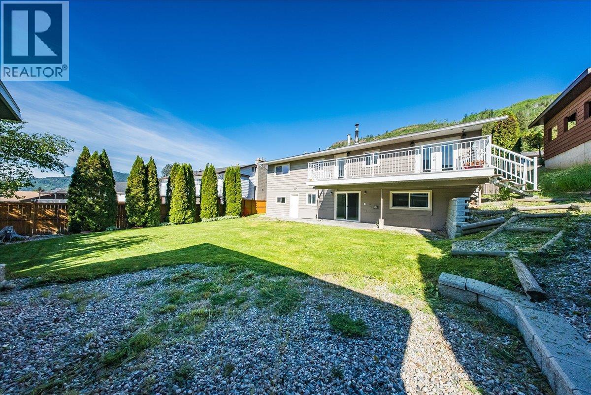 909 7th Street, Montrose, British Columbia  V0G 1P0 - Photo 47 - 10387602