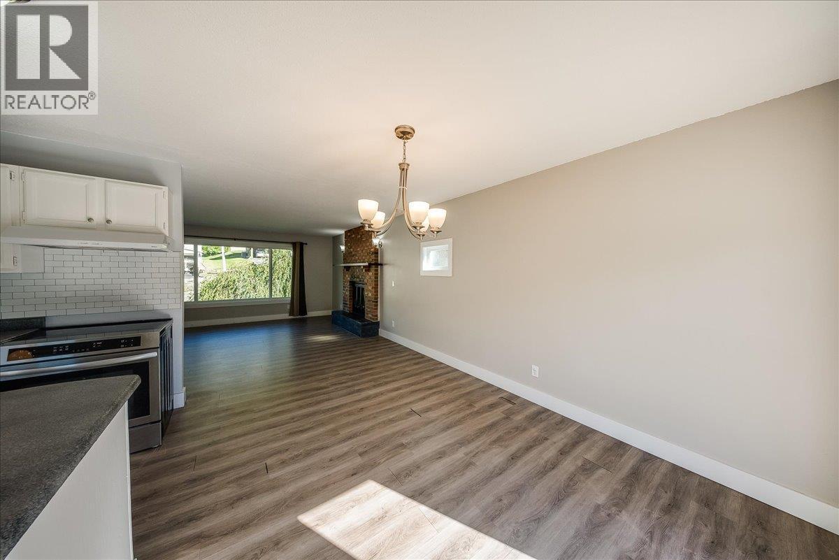 909 7th Street, Montrose, British Columbia  V0G 1P0 - Photo 9 - 10387602