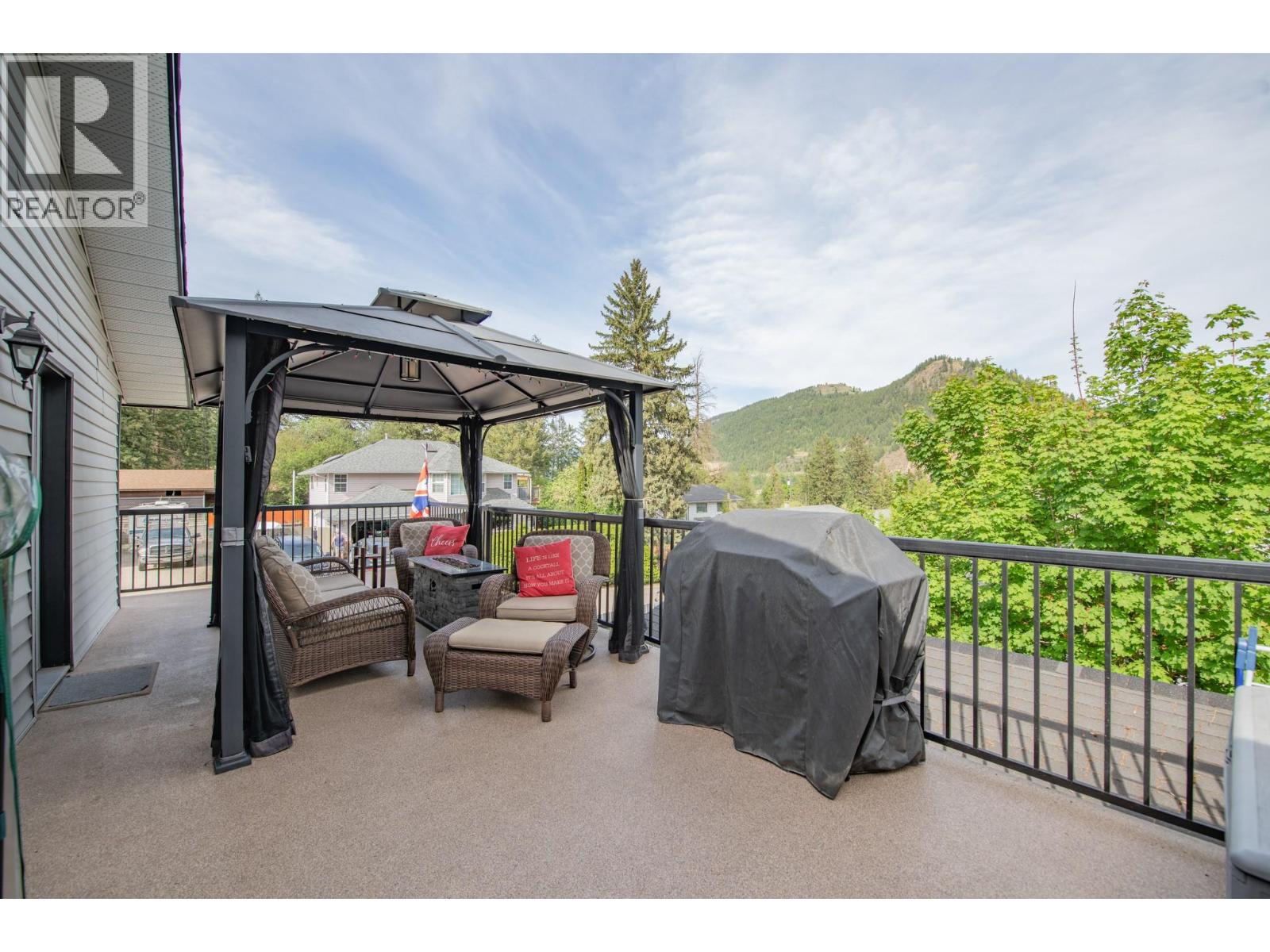 2250 Leblanc Street, Lumby, British Columbia  V0E 2G0 - Photo 12 - 10387746