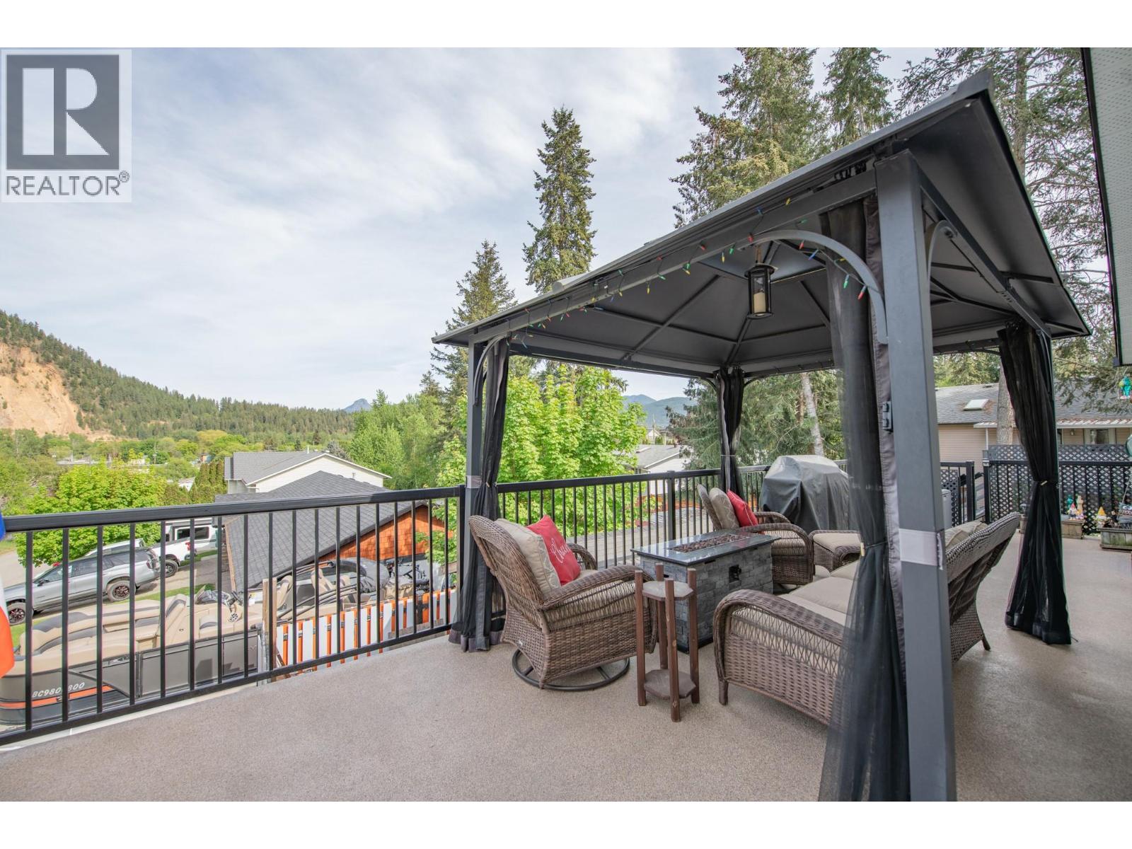 2250 Leblanc Street, Lumby, British Columbia  V0E 2G0 - Photo 14 - 10387746