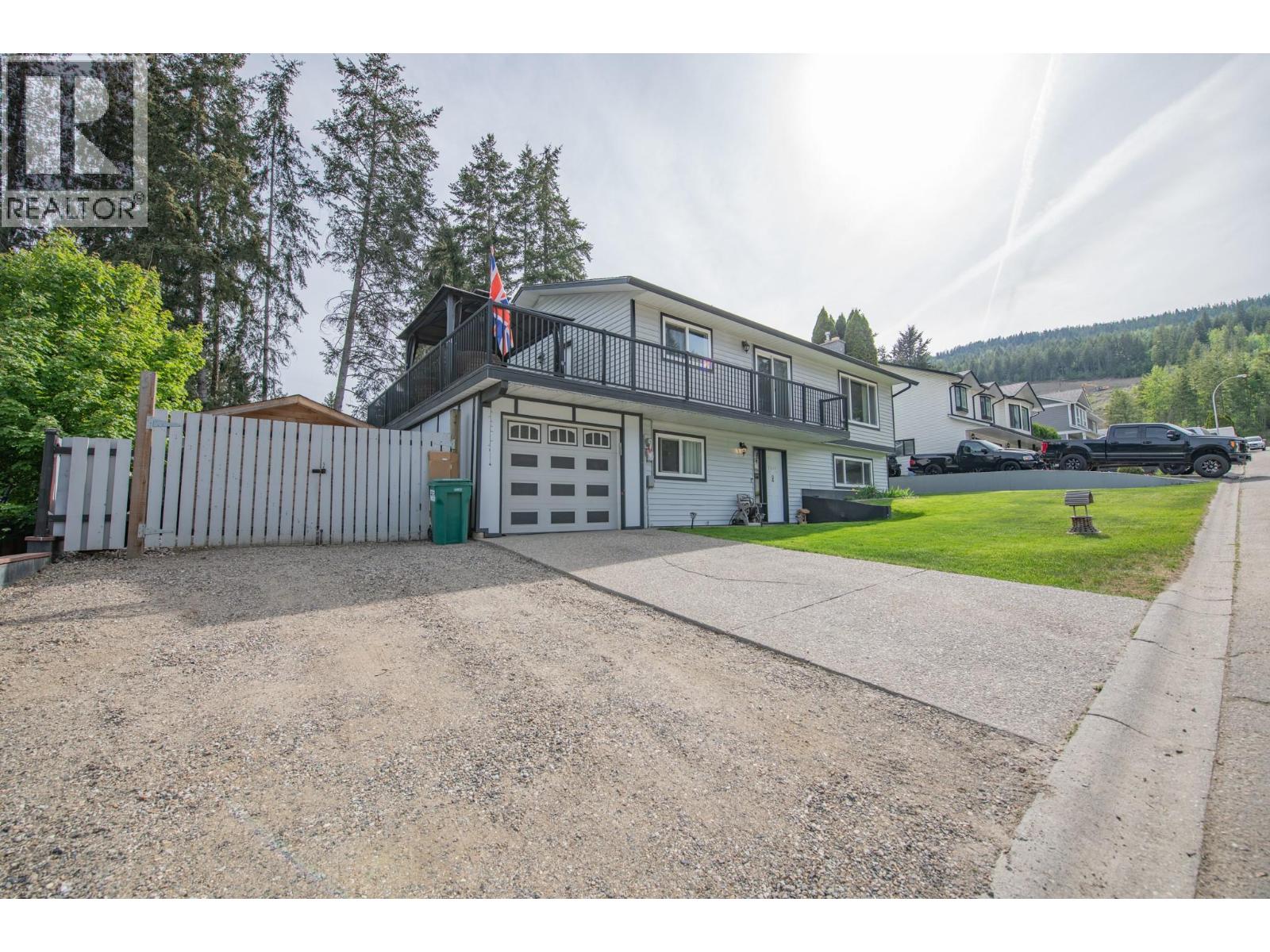 2250 Leblanc Street, Lumby, British Columbia  V0E 2G0 - Photo 3 - 10387746