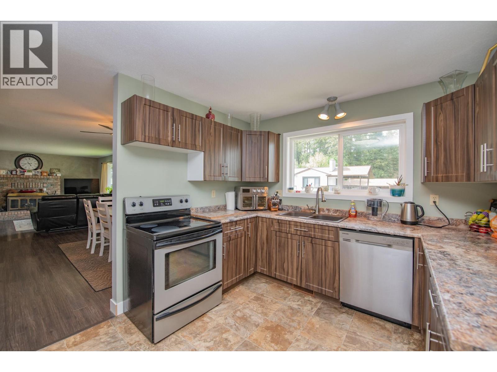 2250 Leblanc Street, Lumby, British Columbia  V0E 2G0 - Photo 6 - 10387746