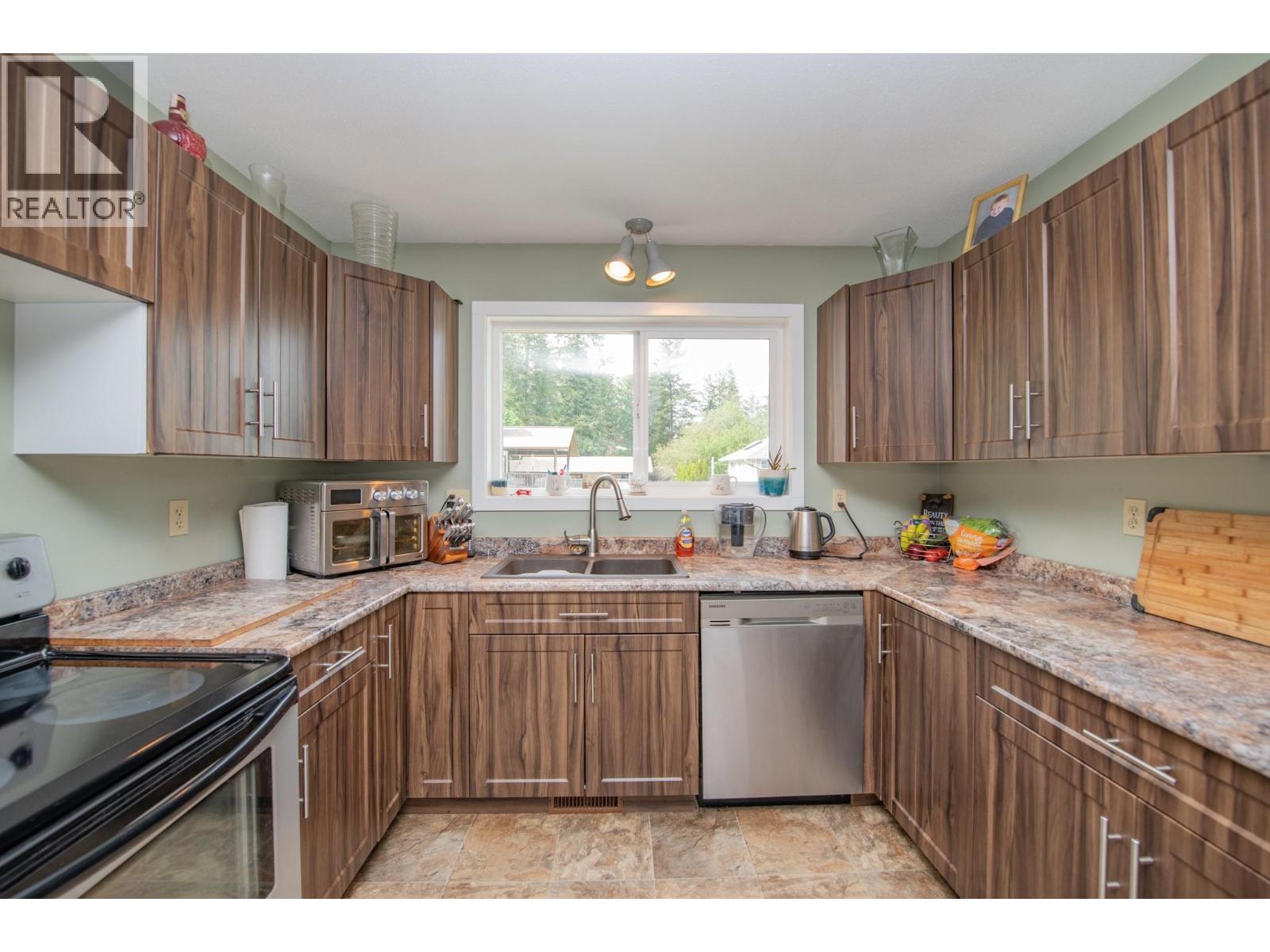 2250 Leblanc Street, Lumby, British Columbia  V0E 2G0 - Photo 8 - 10387746
