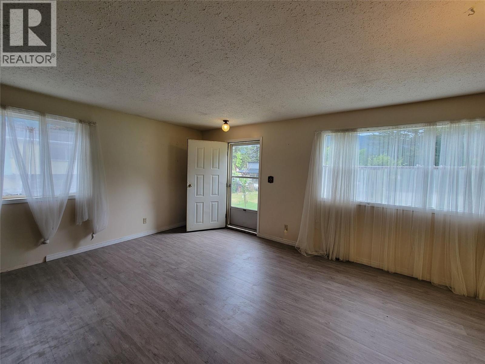 981 Scott Avenue, Hedley, British Columbia  V0X 1K0 - Photo 7 - 10387818