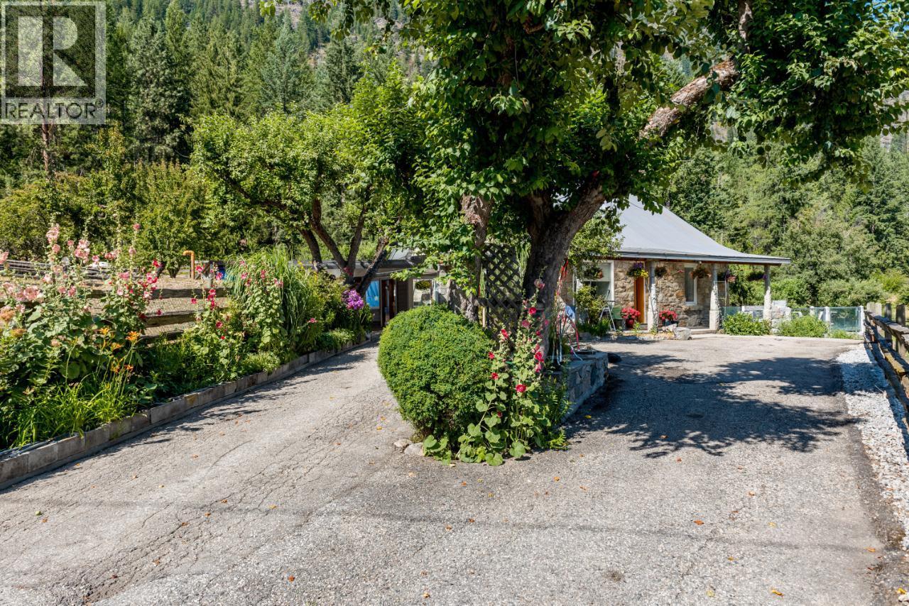 6302 Marsden Road, Nelson, British Columbia  V1L 6X9 - Photo 18 - 10387708