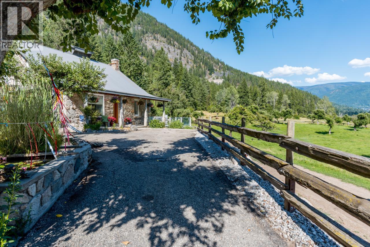 6302 Marsden Road, Nelson, British Columbia  V1L 6X9 - Photo 19 - 10387708
