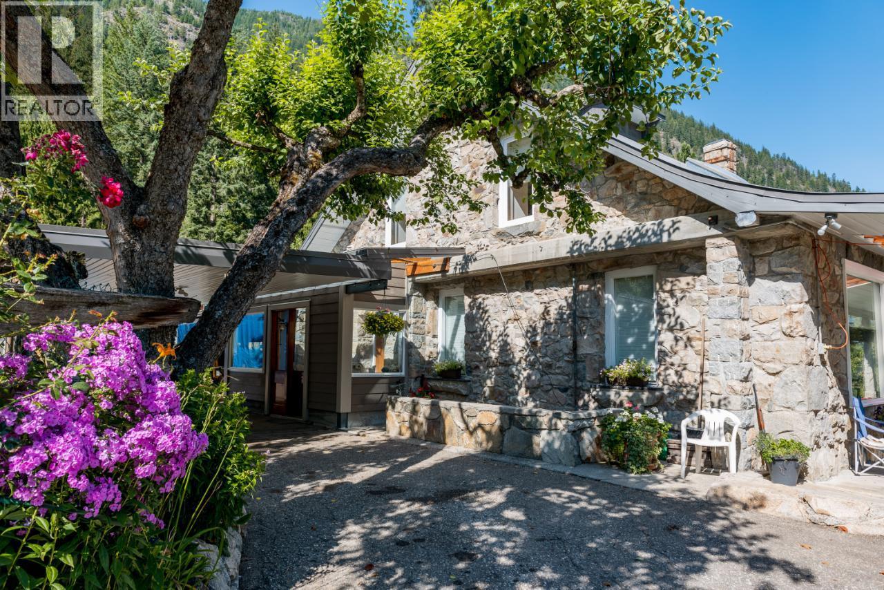 6302 Marsden Road, Nelson, British Columbia  V1L 6X9 - Photo 21 - 10387708