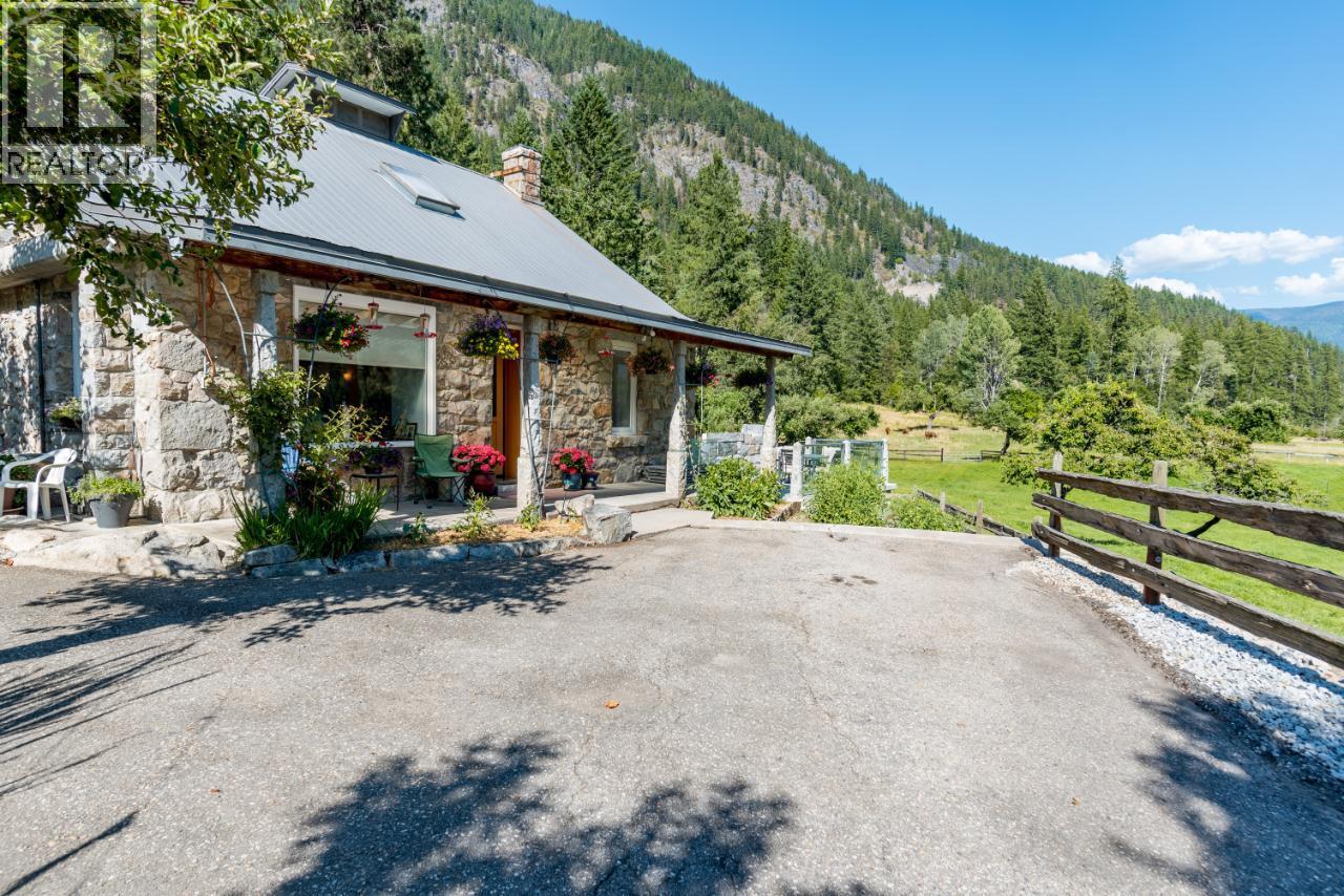 6302 Marsden Road, Nelson, British Columbia  V1L 6X9 - Photo 22 - 10387708