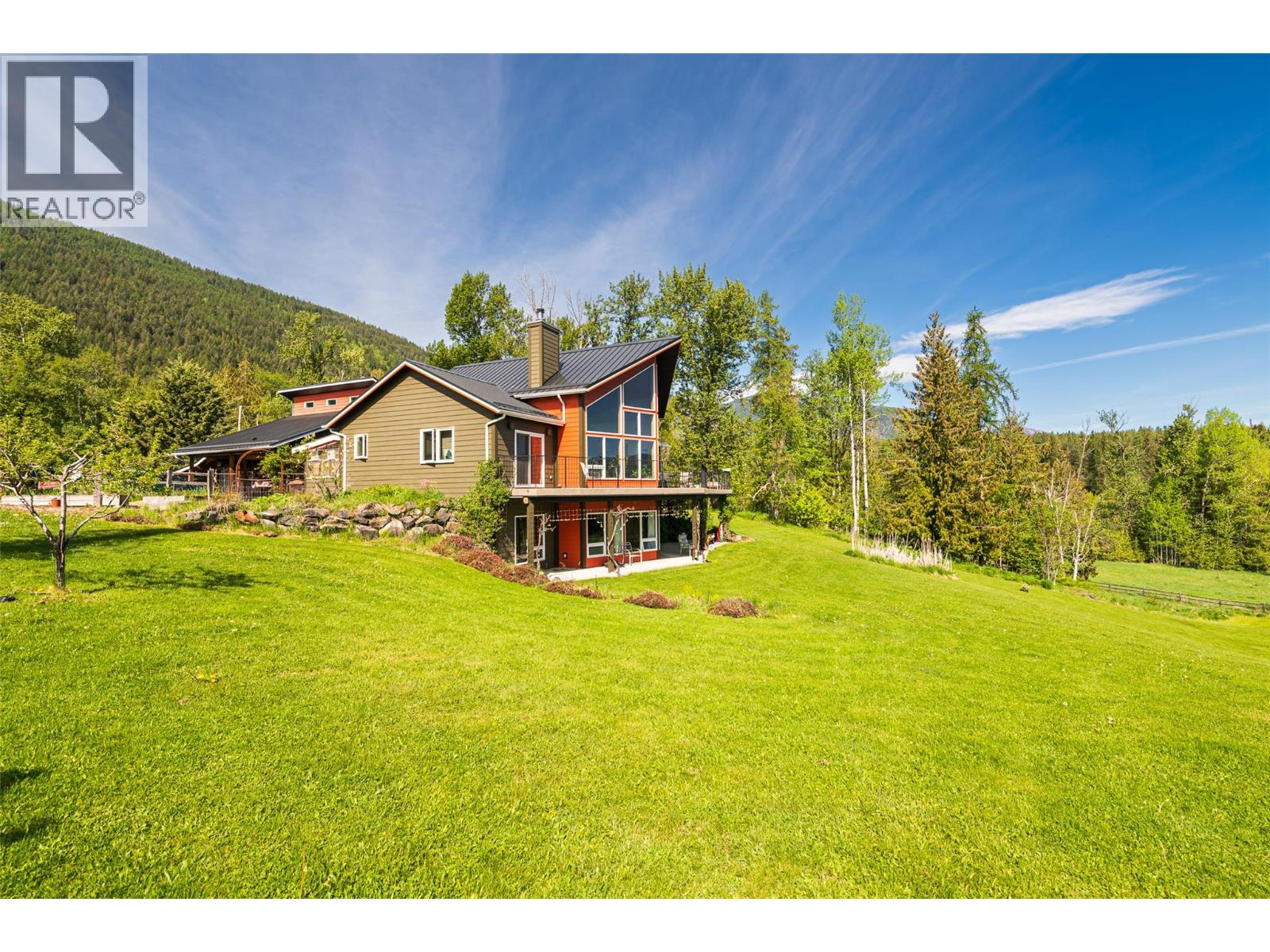 1067 Simmons Road, Creston, British Columbia  V0B 1G7 - Photo 3 - 10387291