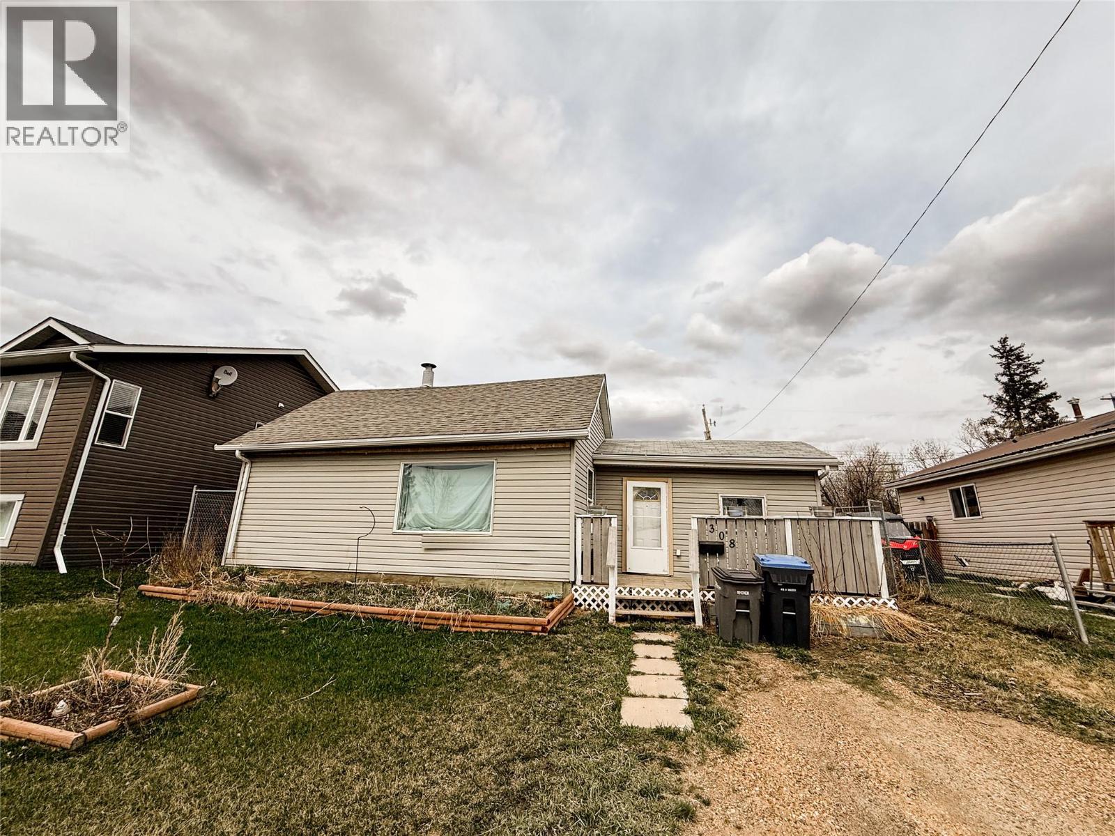 308 100a Avenue, dawson creek, British Columbia