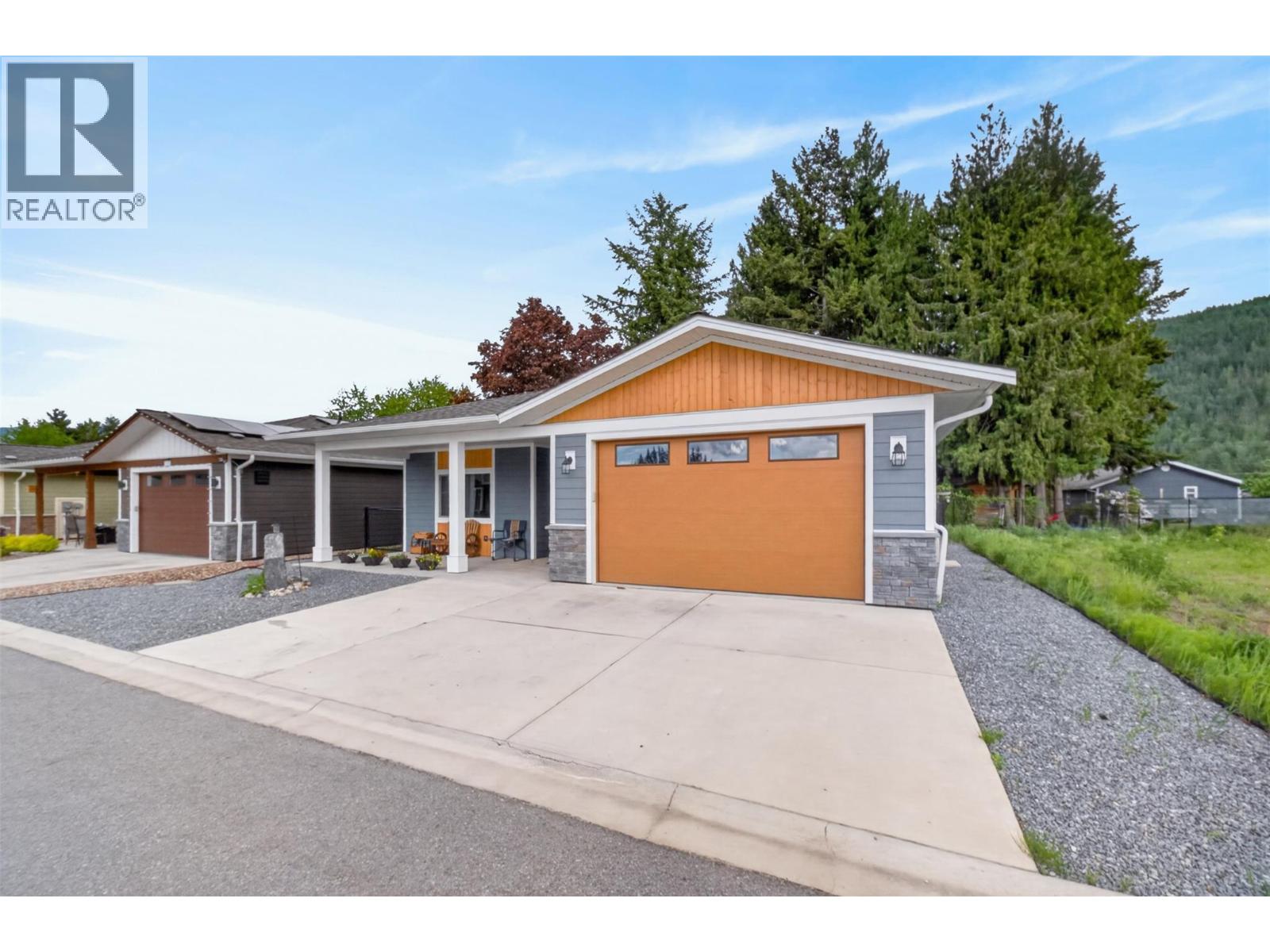 1123 Willow Row, Sicamous, British Columbia  V0E 2V0 - Photo 2 - 10387795