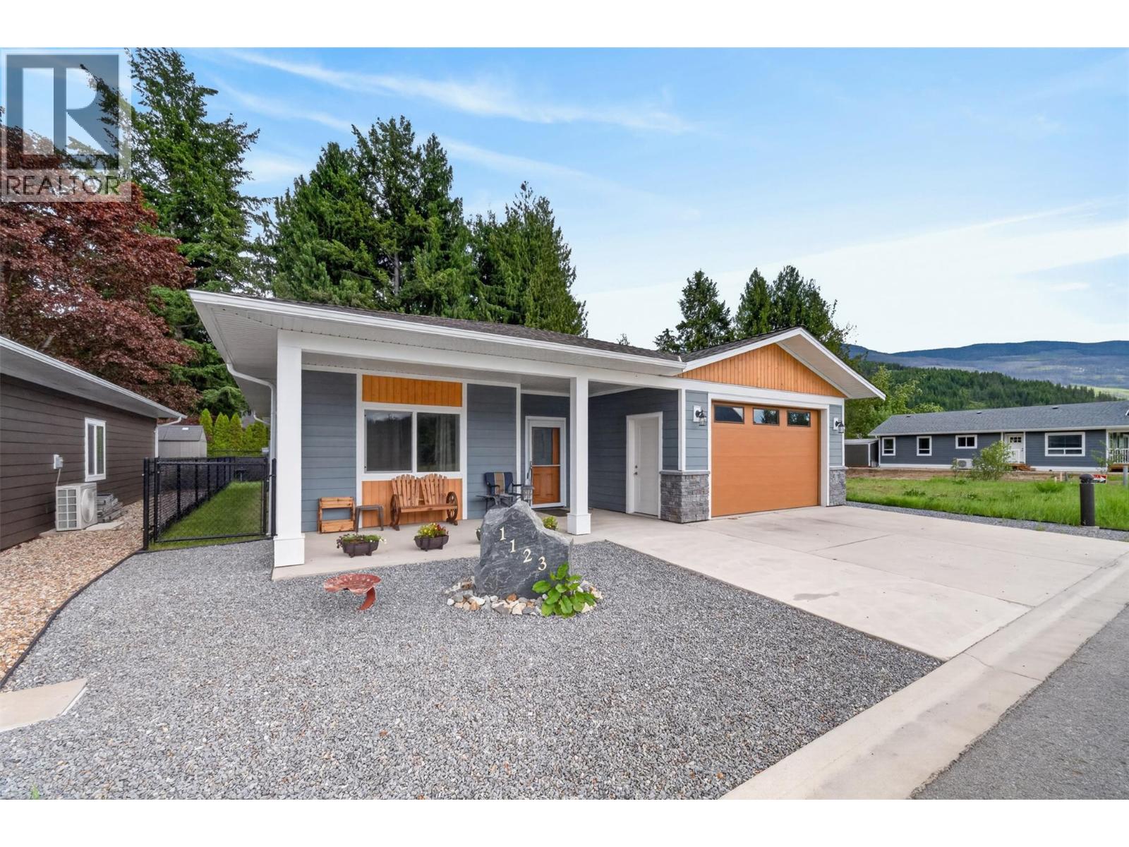 1123 Willow Row, Sicamous, British Columbia  V0E 2V0 - Photo 3 - 10387795