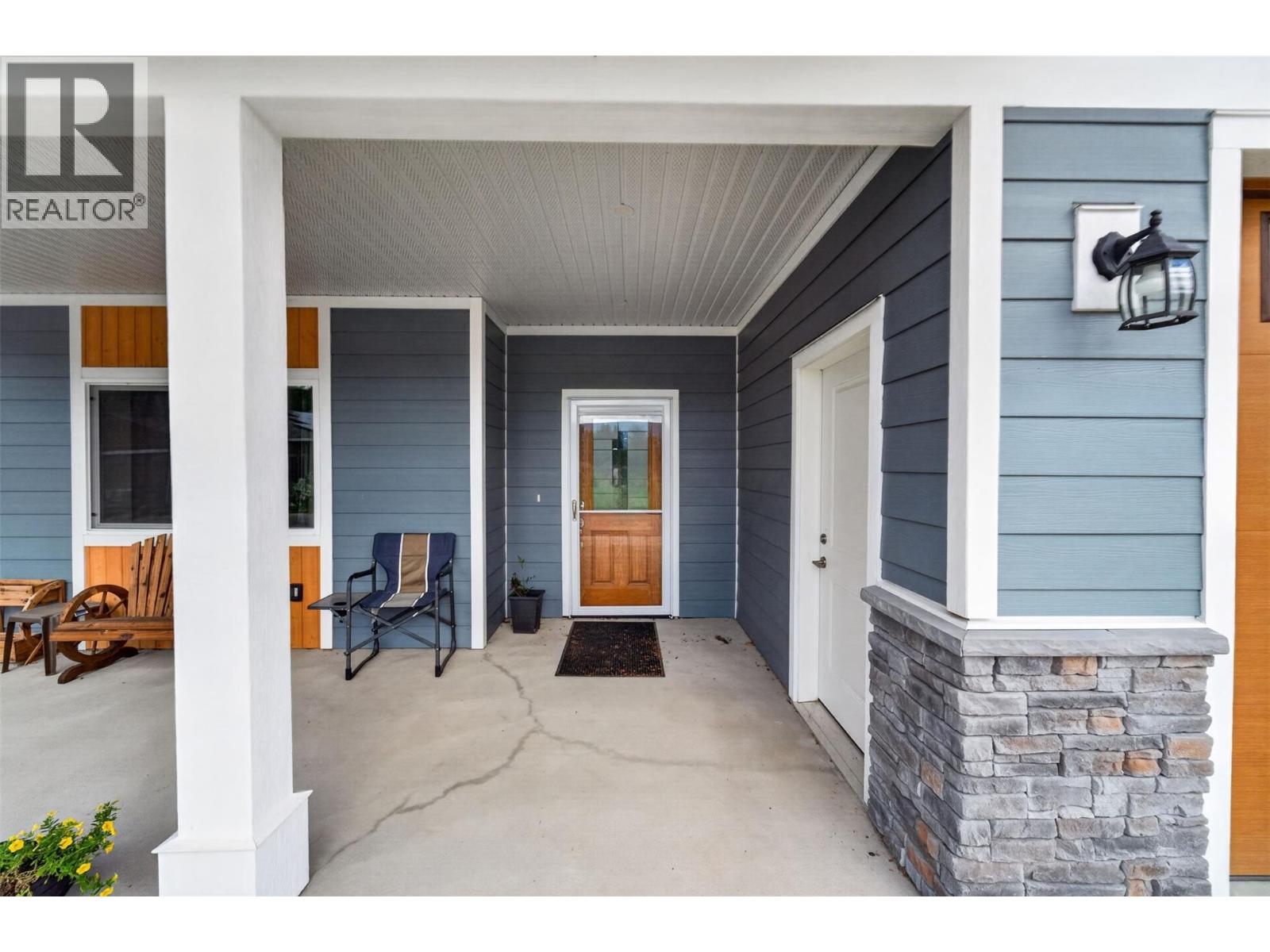 1123 Willow Row, Sicamous, British Columbia  V0E 2V0 - Photo 4 - 10387795