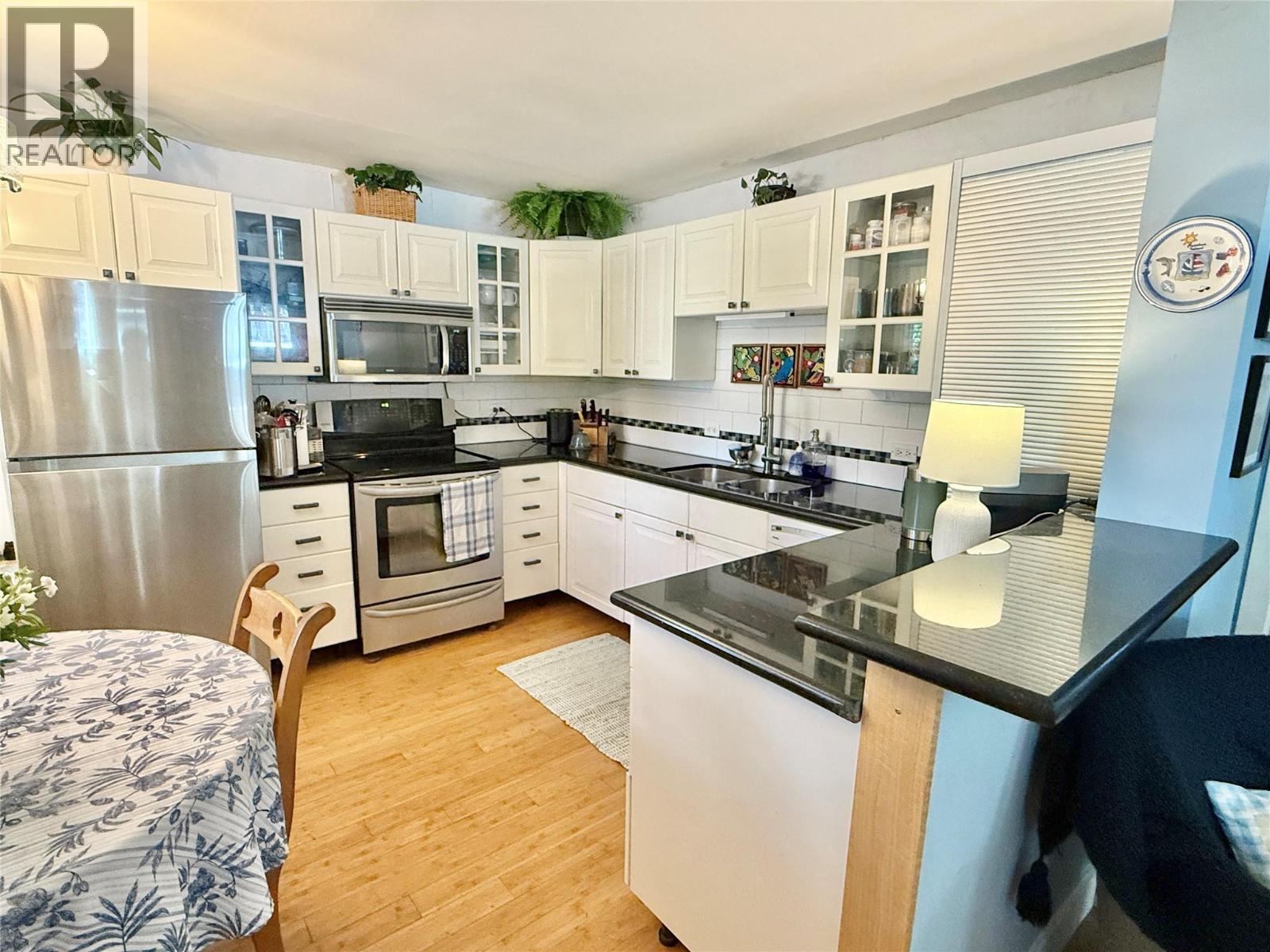 1050 Hillside Avenue, Chase, British Columbia  V0E 1M0 - Photo 3 - 10387603