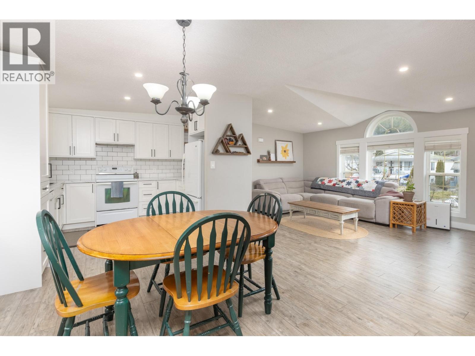 7220 47 Street Ne, Salmon Arm, British Columbia  V0E 1K0 - Photo 11 - 10387422