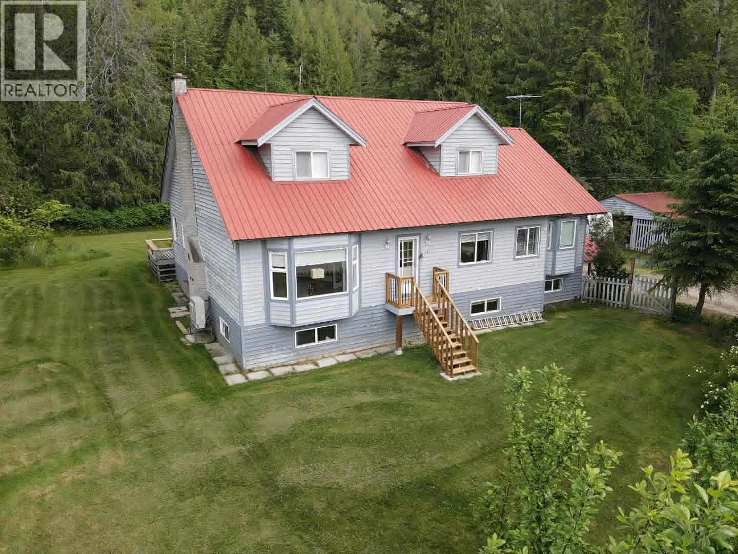 561 Willow Street, Fauquier, British Columbia  V0G 1J0 - Photo 13 - 10387442