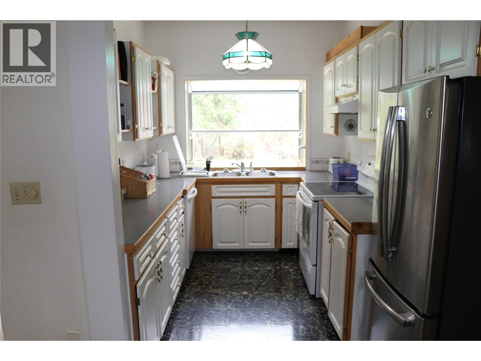 561 Willow Street, Fauquier, British Columbia  V0G 1J0 - Photo 22 - 10387442