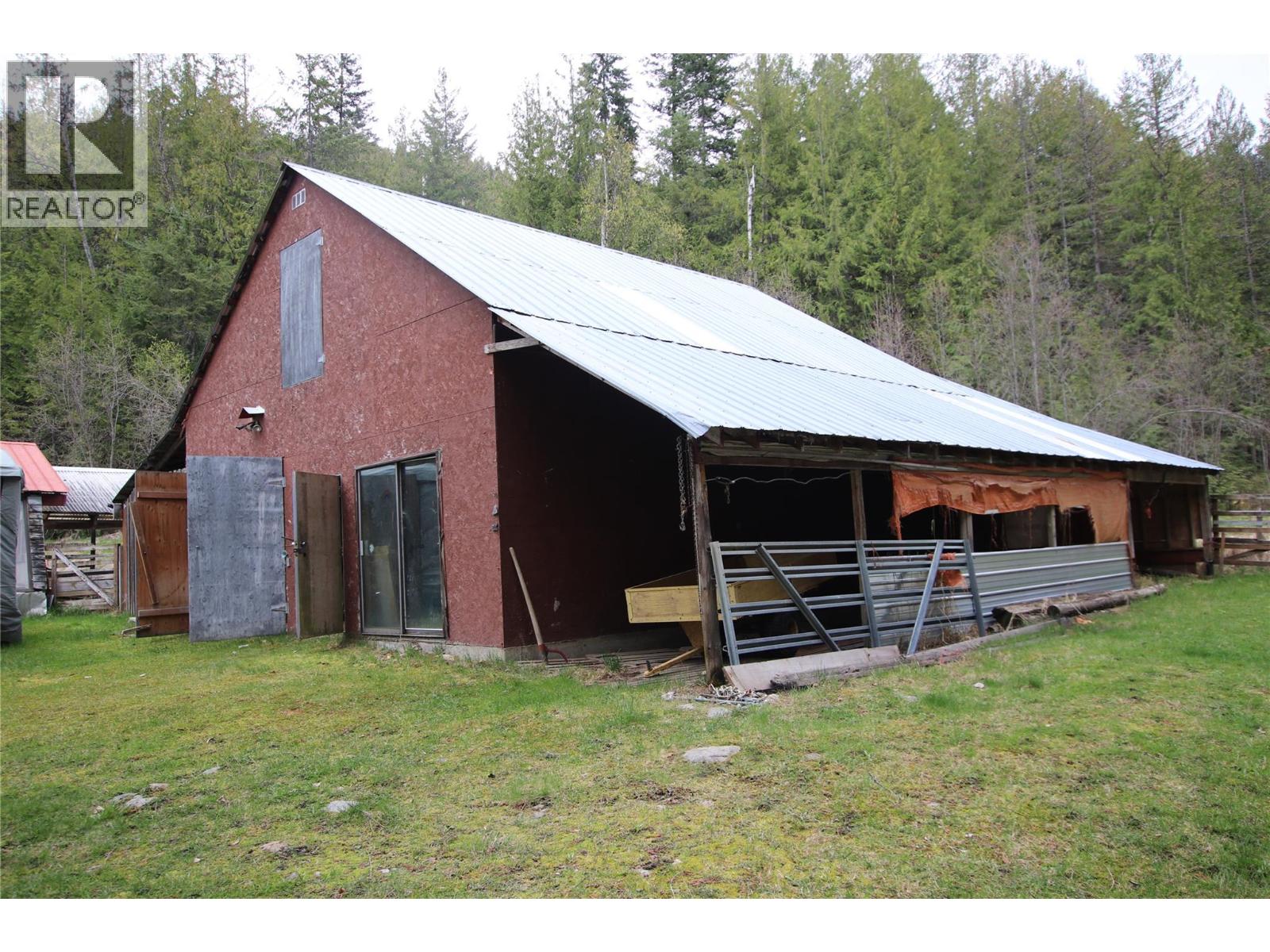 561 Willow Street, Fauquier, British Columbia  V0G 1J0 - Photo 25 - 10387442