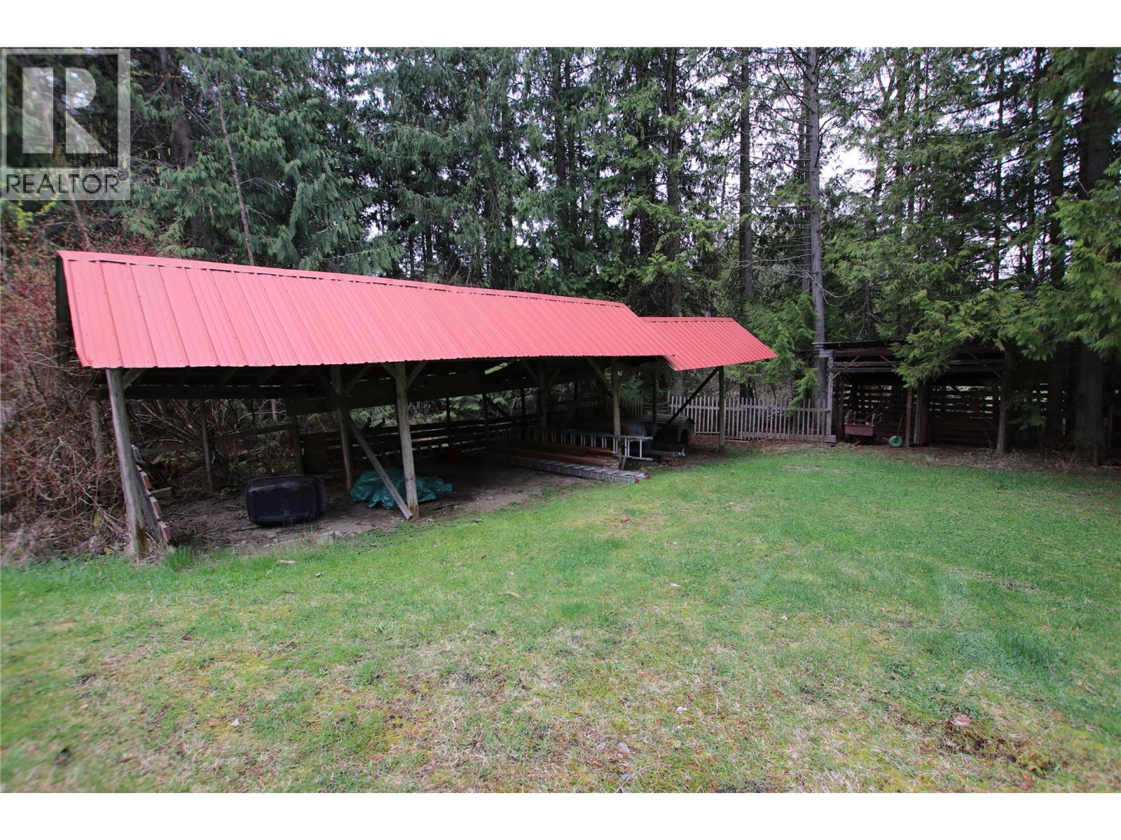561 Willow Street, Fauquier, British Columbia  V0G 1J0 - Photo 28 - 10387442