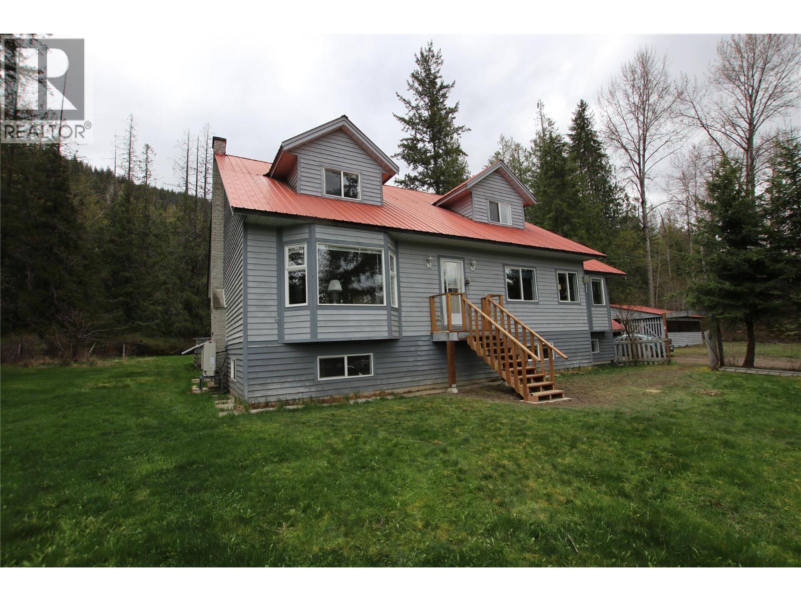 561 Willow Street, Fauquier, British Columbia  V0G 1J0 - Photo 46 - 10387442