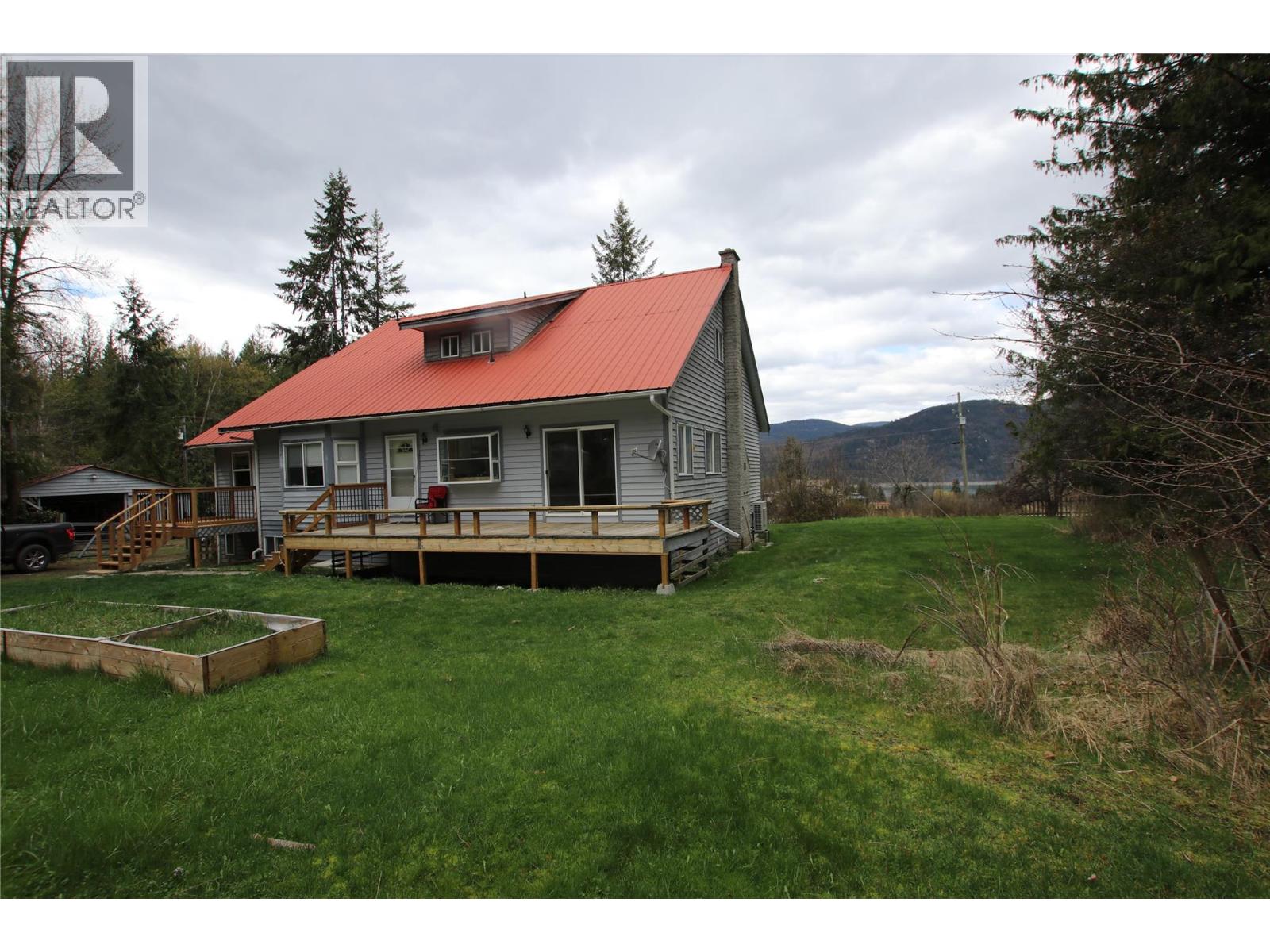561 Willow Street, Fauquier, British Columbia  V0G 1J0 - Photo 48 - 10387442