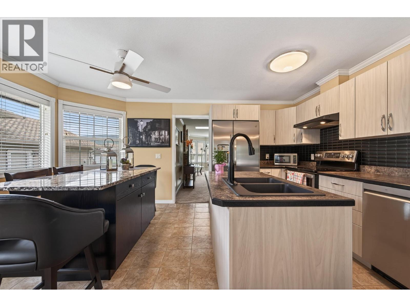 3577 Navatanee Drive, Kamloops, British Columbia  V2H 1S1 - Photo 3 - 10387724