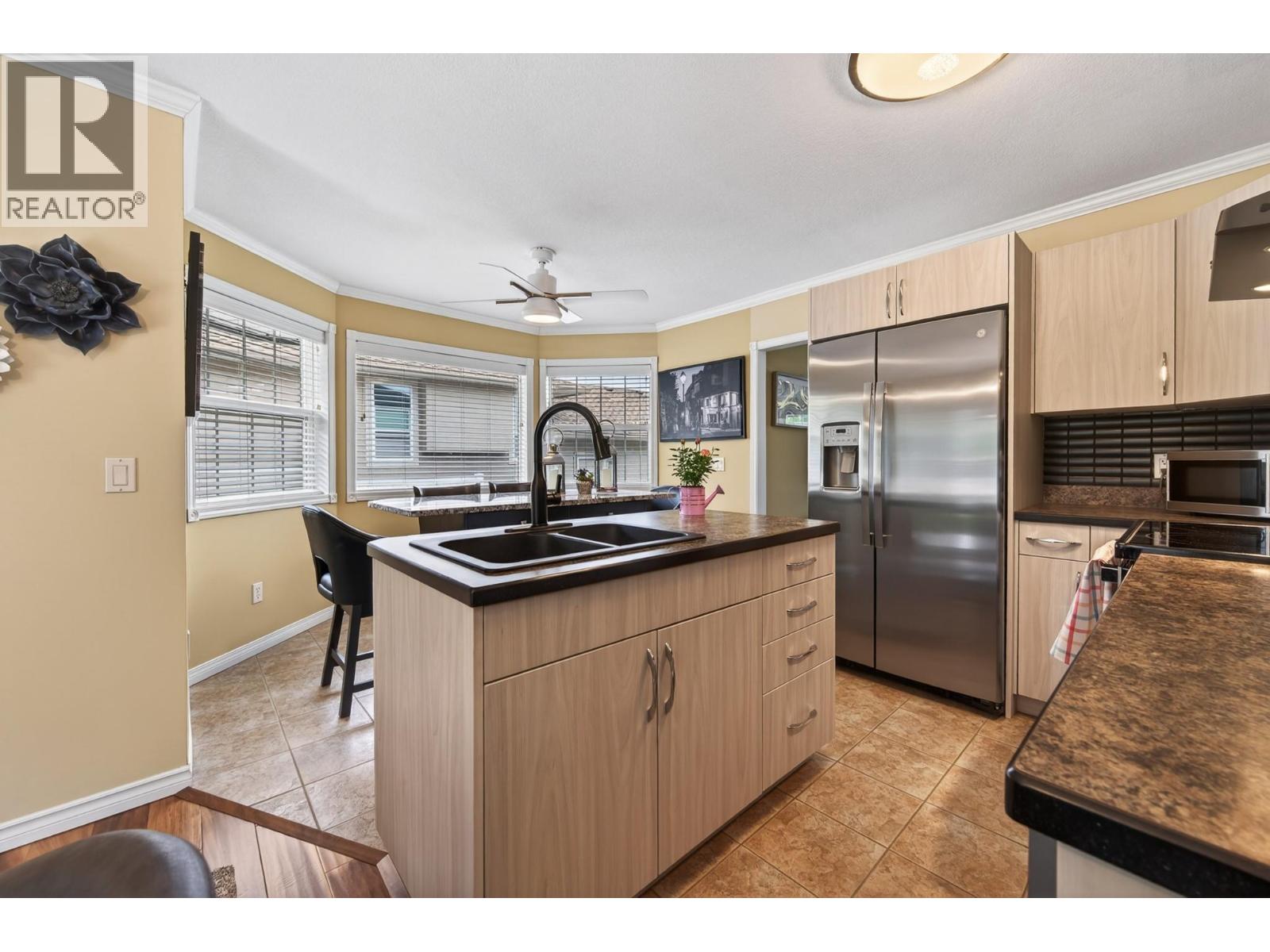 3577 Navatanee Drive, Kamloops, British Columbia  V2H 1S1 - Photo 6 - 10387724