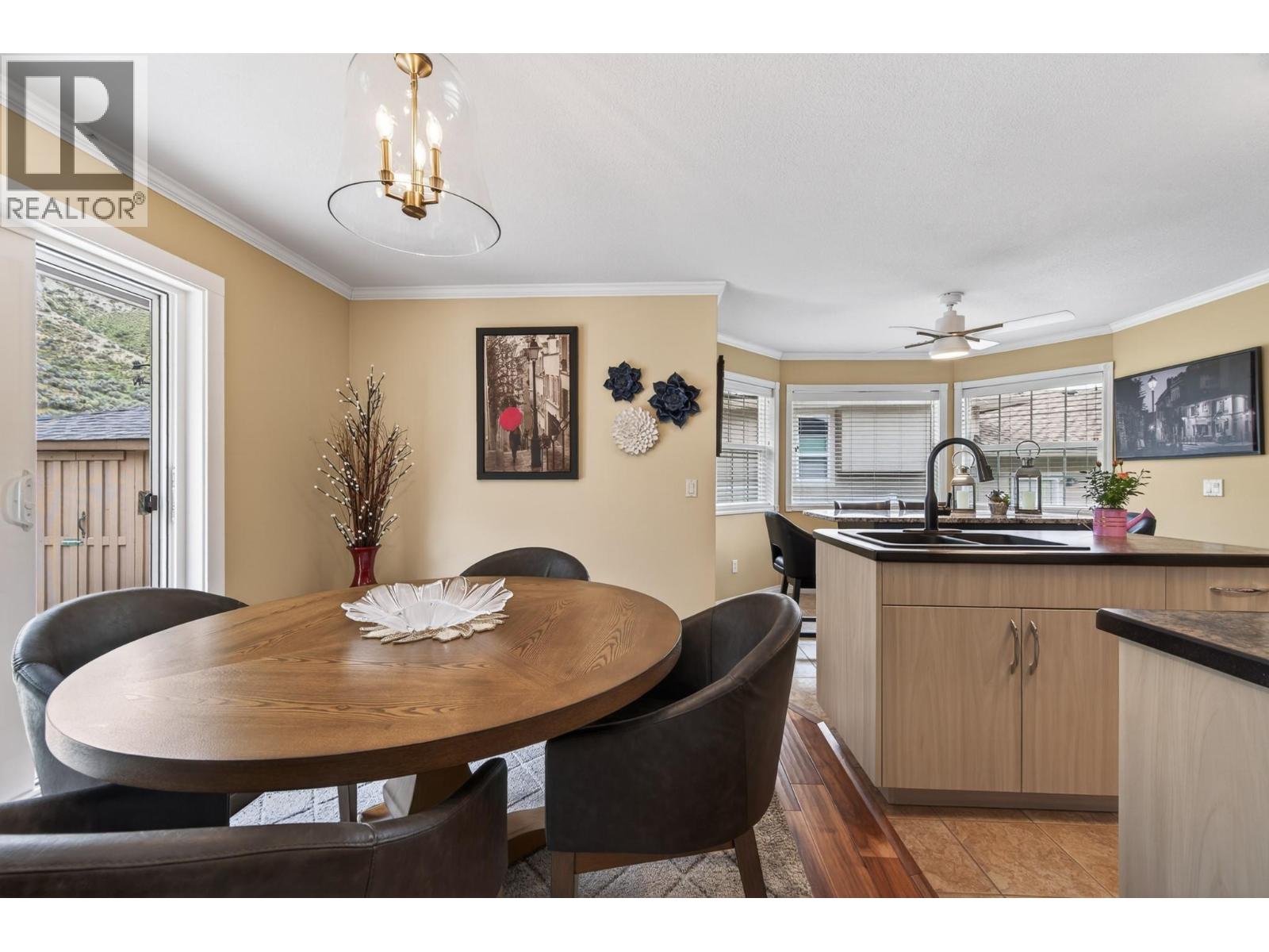 3577 Navatanee Drive, Kamloops, British Columbia  V2H 1S1 - Photo 8 - 10387724