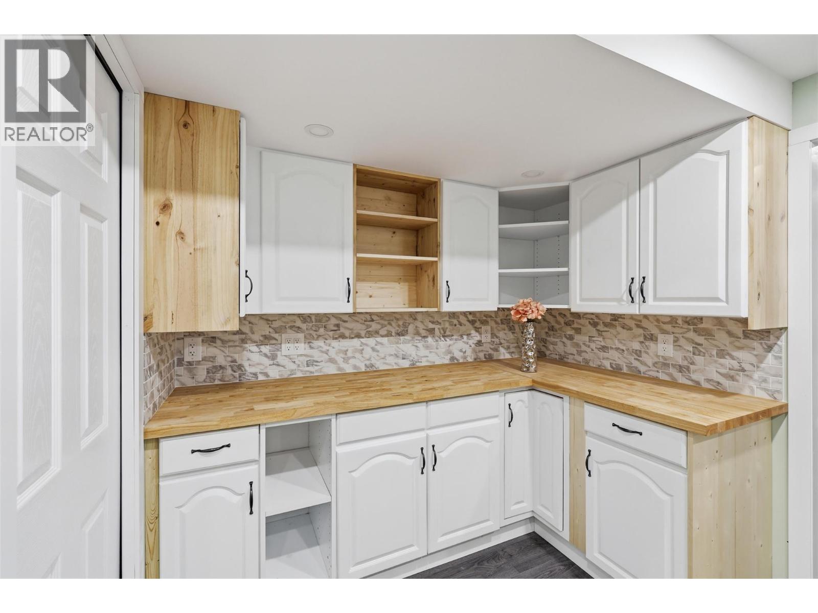 834 Bebek Road, Kamloops, British Columbia  V2B 6P1 - Photo 37 - 10387643