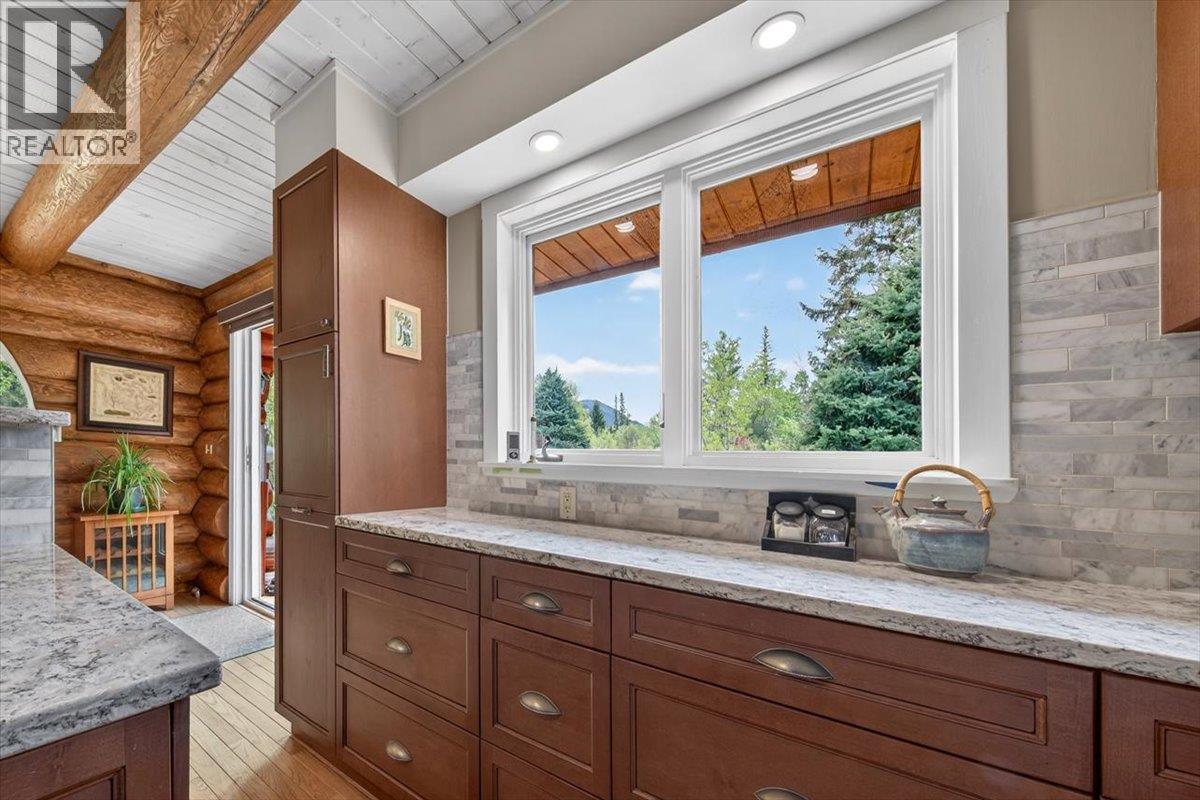 4985 Ogilvey Avenue, Fairmont Hot Springs, British Columbia  V0B 1L1 - Photo 17 - 10387337