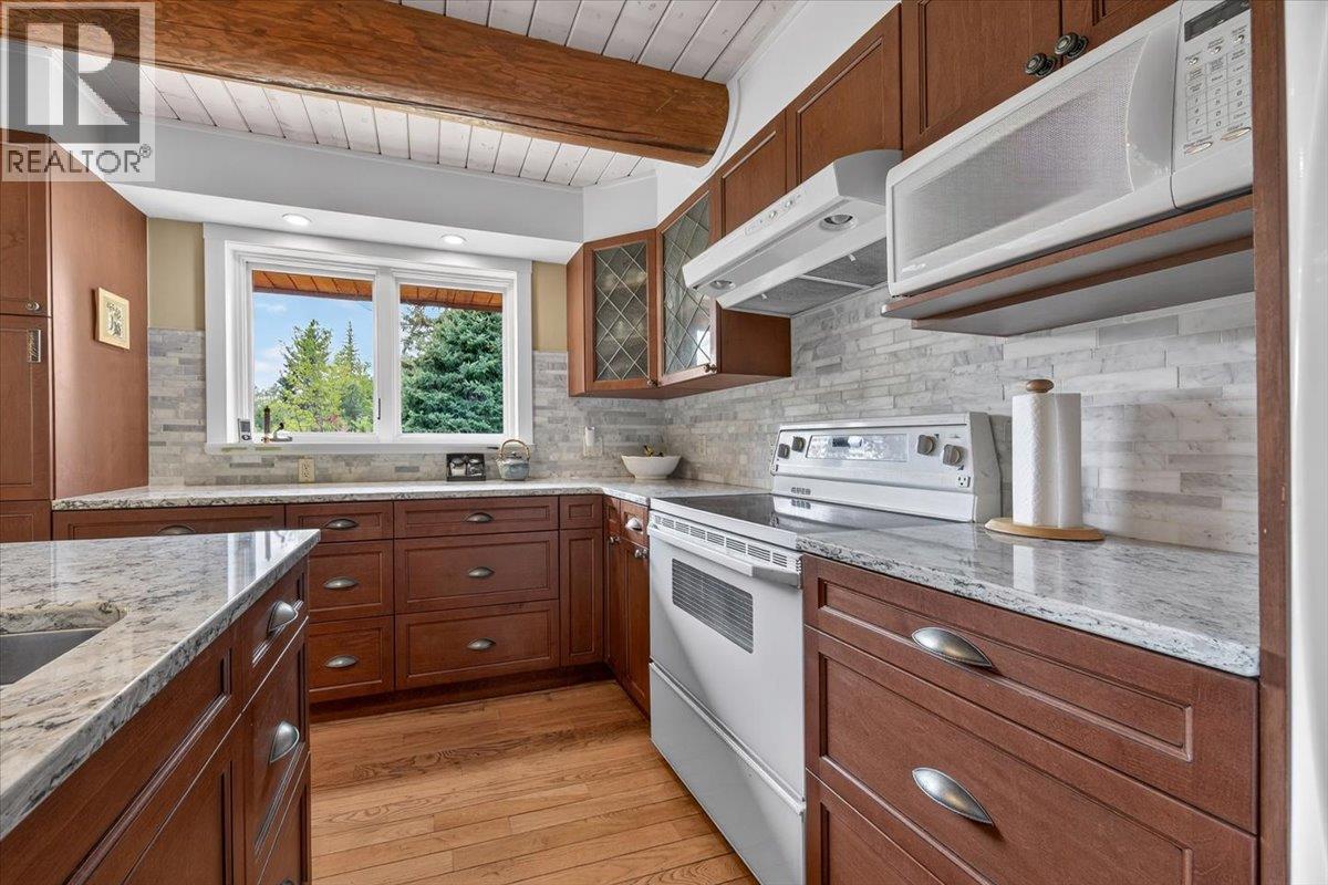 4985 Ogilvey Avenue, Fairmont Hot Springs, British Columbia  V0B 1L1 - Photo 18 - 10387337