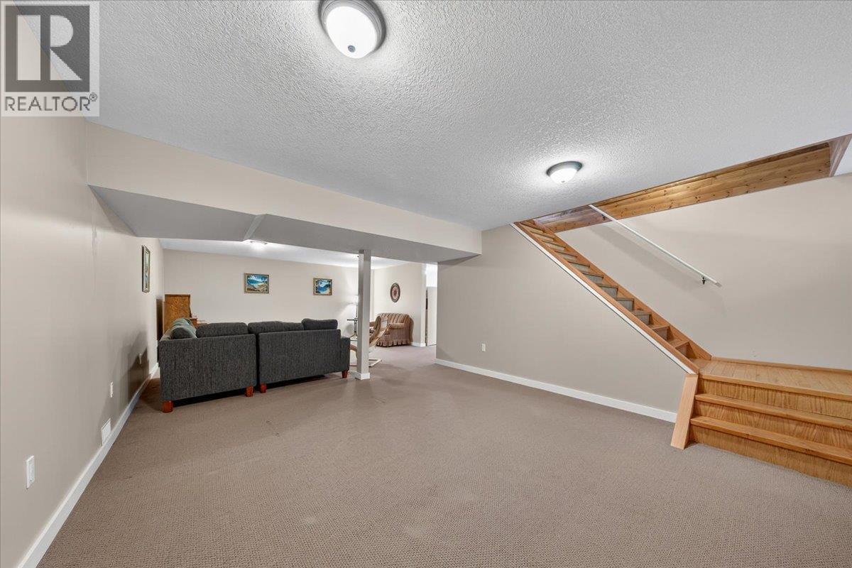 4985 Ogilvey Avenue, Fairmont Hot Springs, British Columbia  V0B 1L1 - Photo 39 - 10387337
