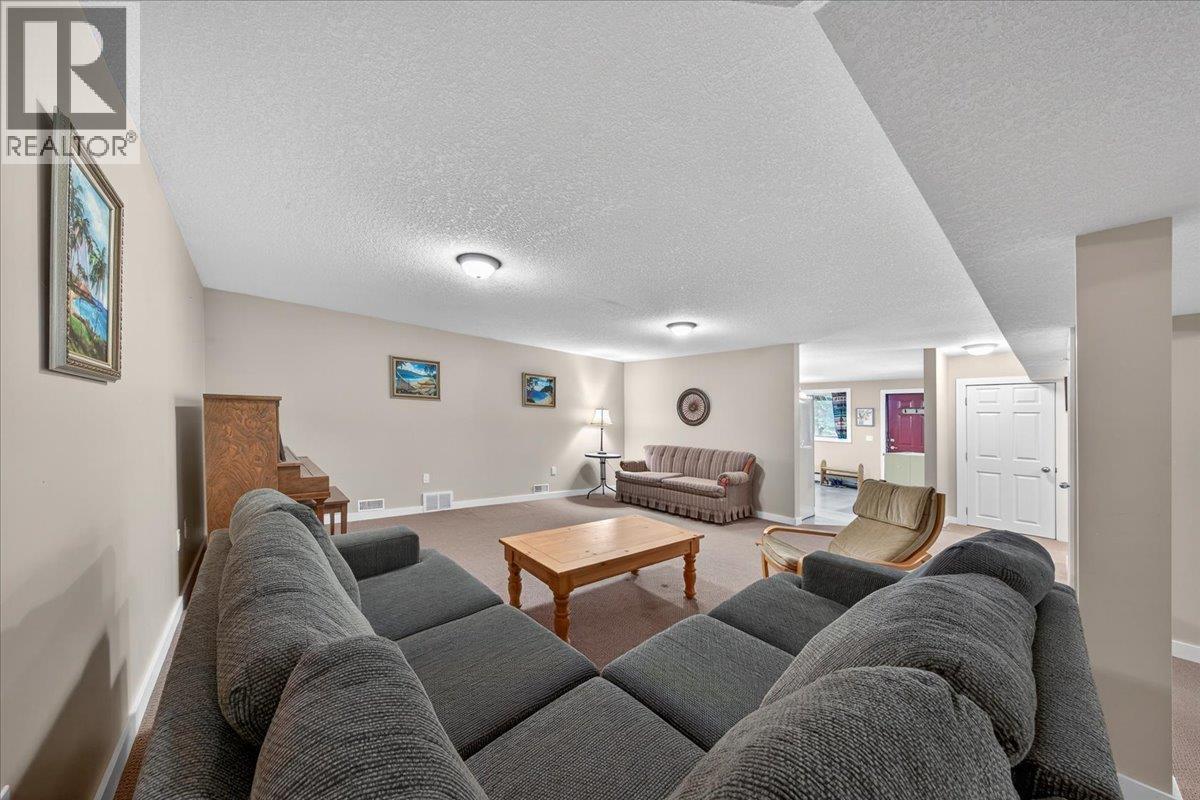 4985 Ogilvey Avenue, Fairmont Hot Springs, British Columbia  V0B 1L1 - Photo 40 - 10387337