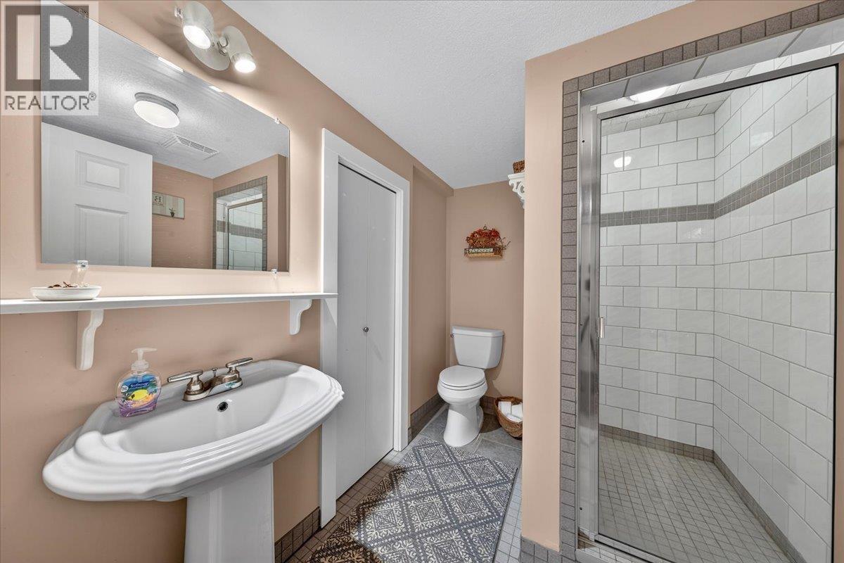 4985 Ogilvey Avenue, Fairmont Hot Springs, British Columbia  V0B 1L1 - Photo 44 - 10387337